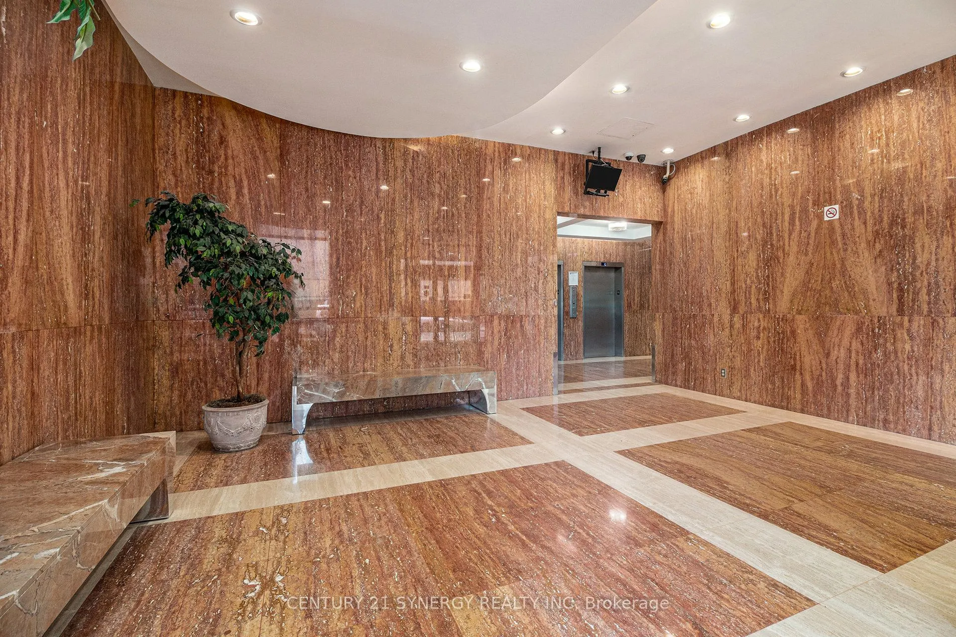 475 Laurier Avenue W, #306
