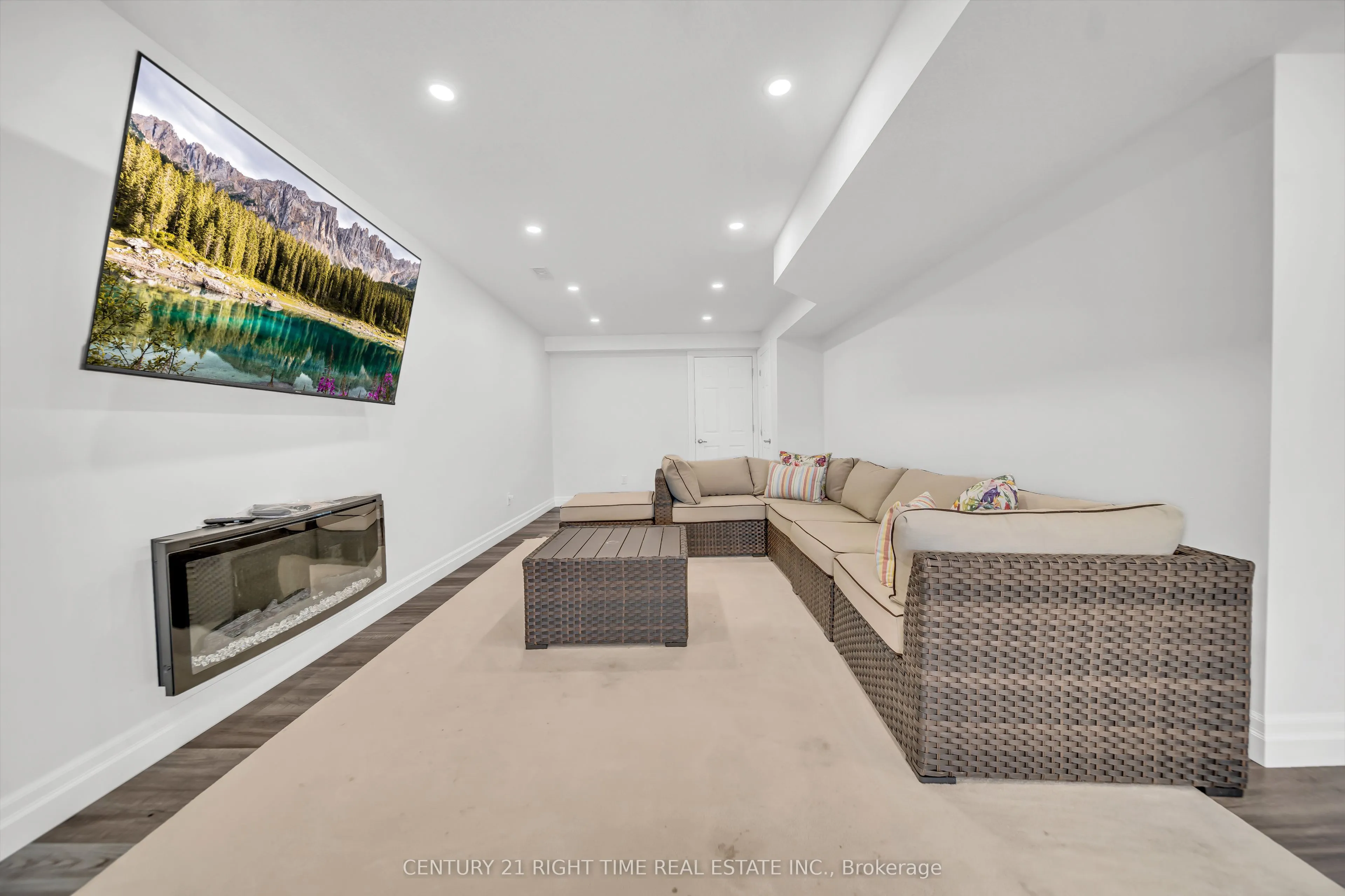50 HORSESHOE Crescent