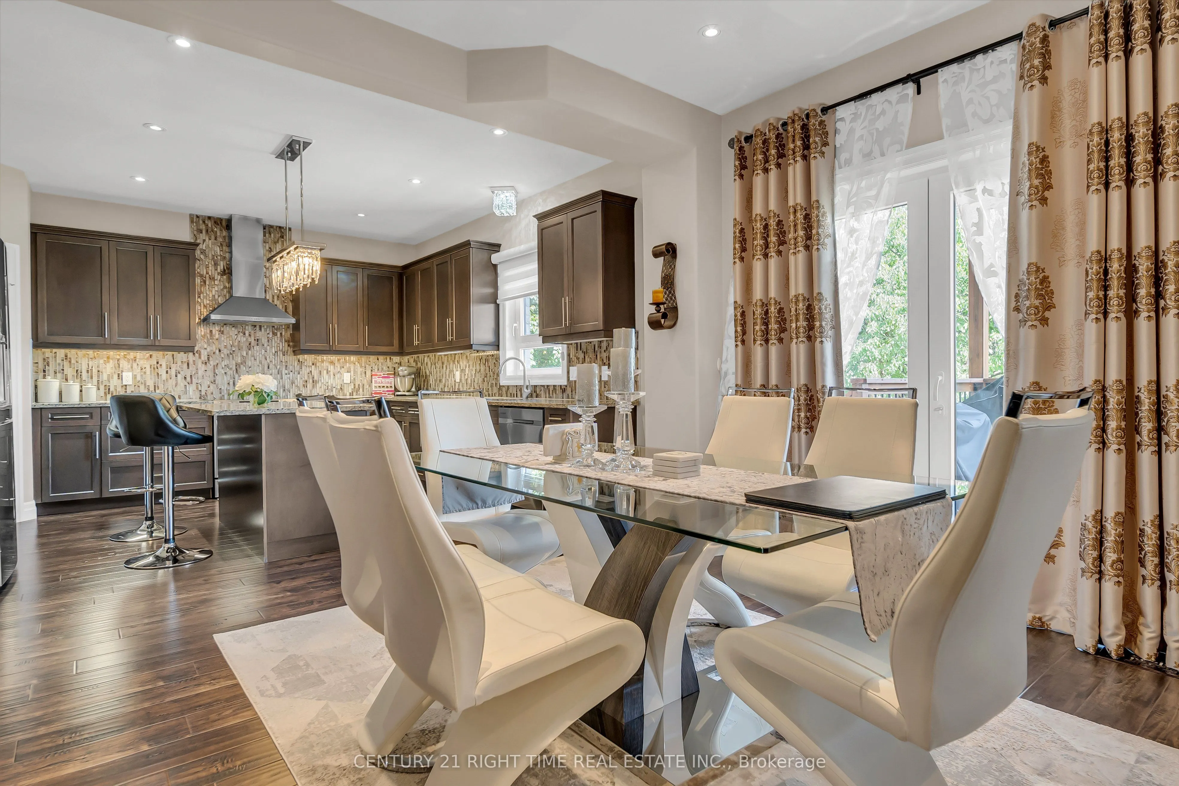 50 HORSESHOE Crescent