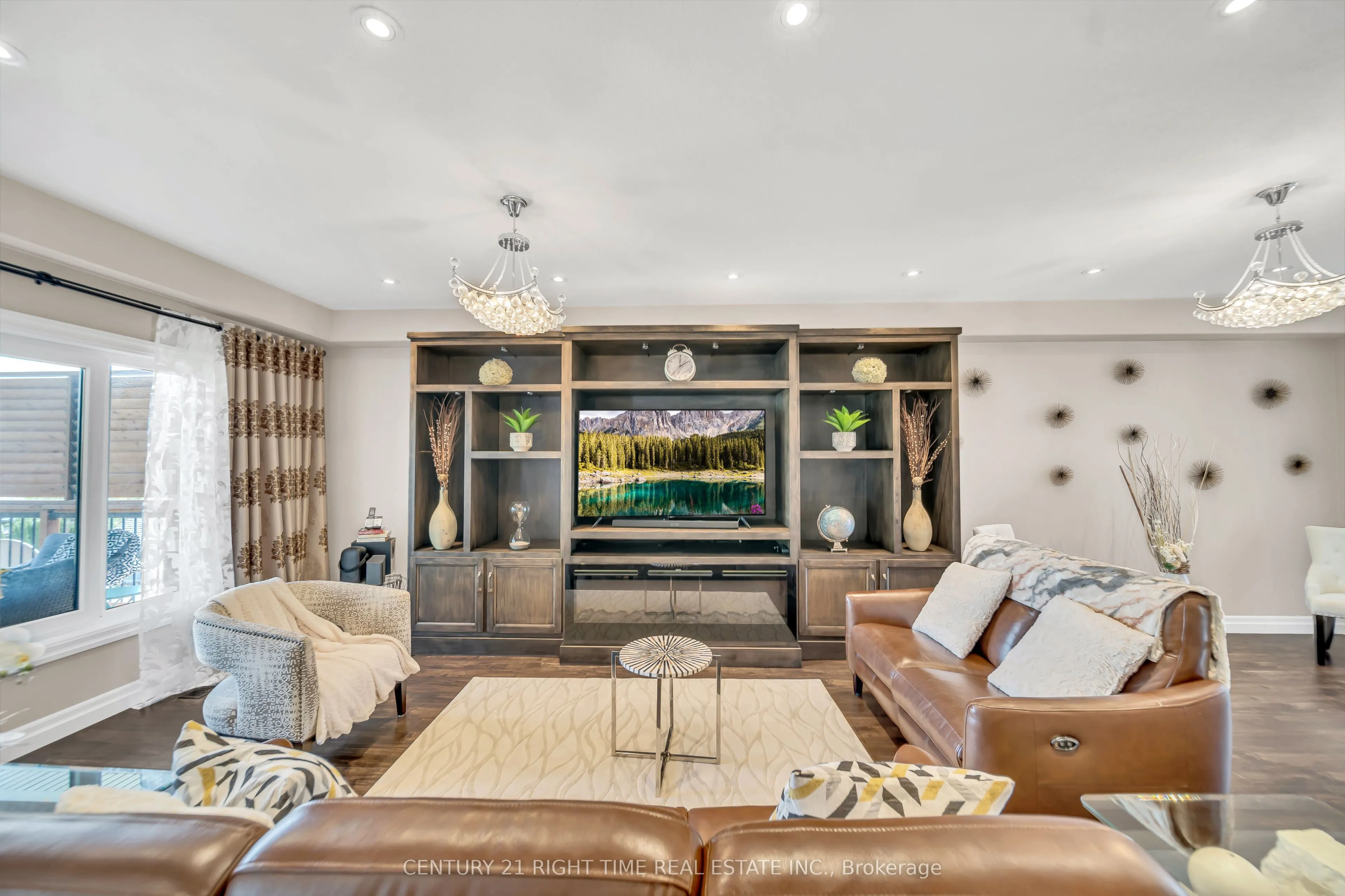 50 HORSESHOE Crescent