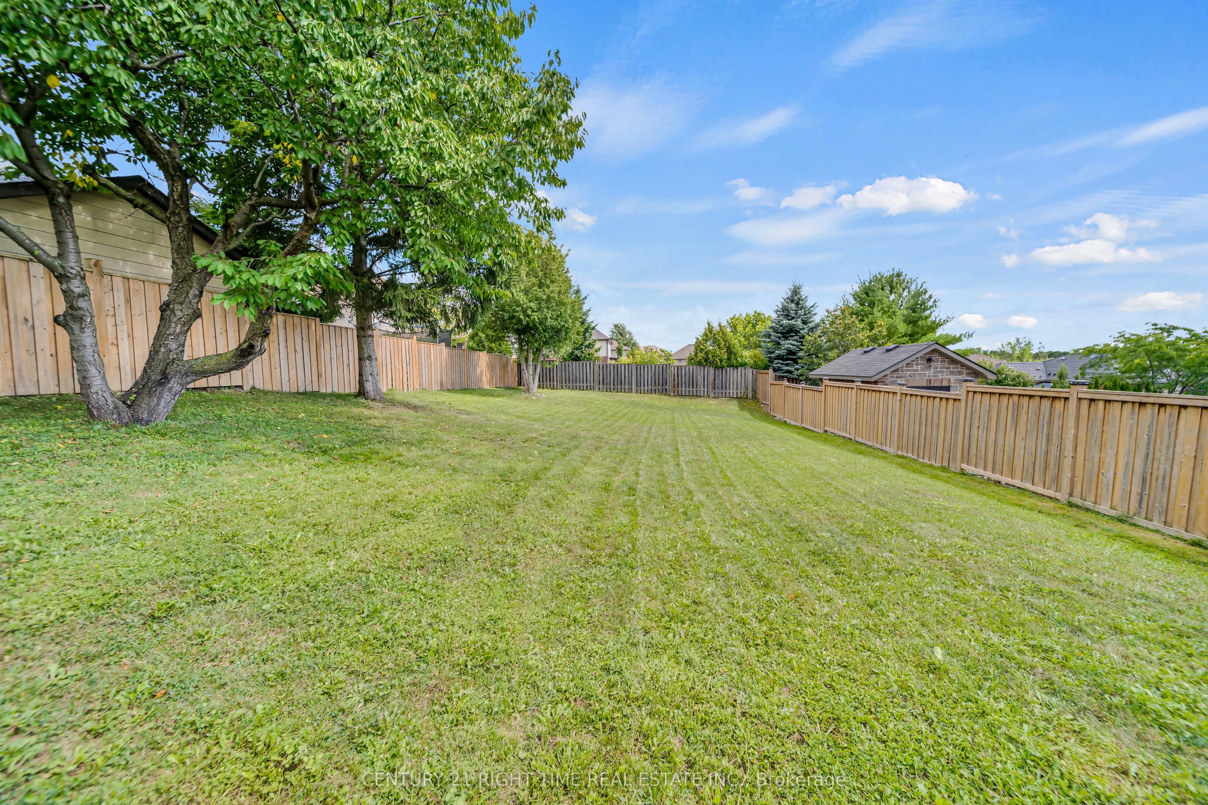50 HORSESHOE Crescent