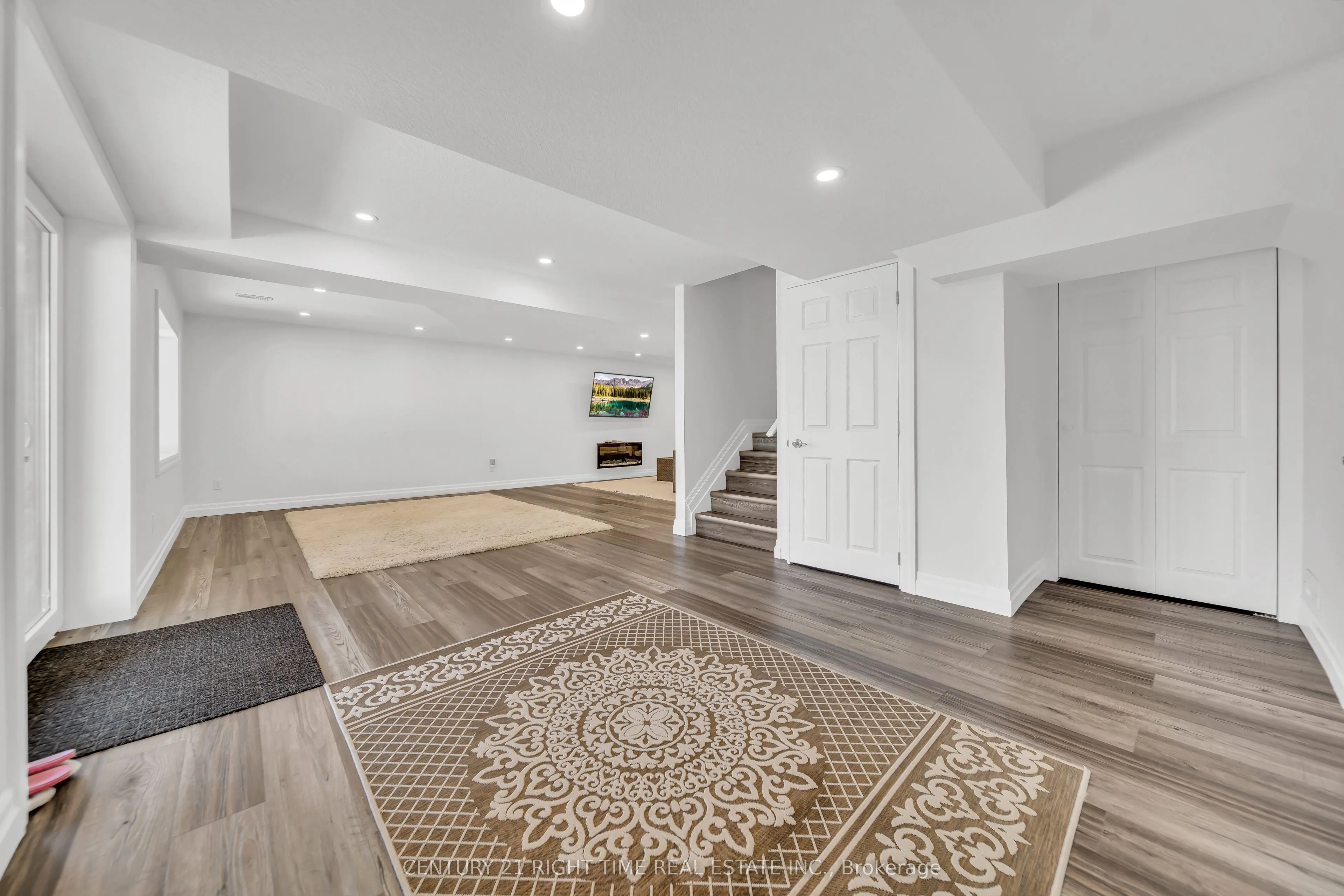 50 HORSESHOE Crescent