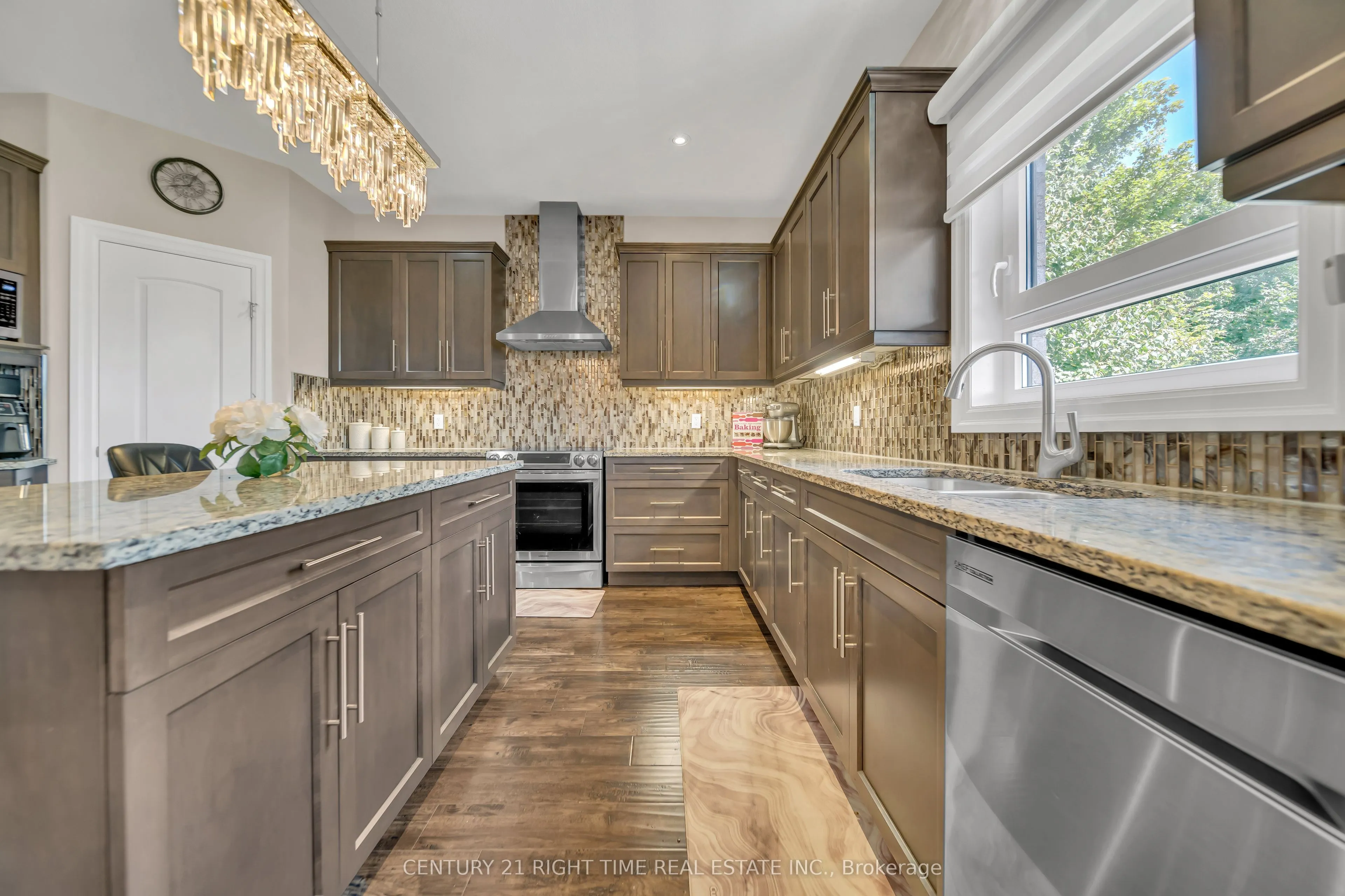 50 HORSESHOE Crescent