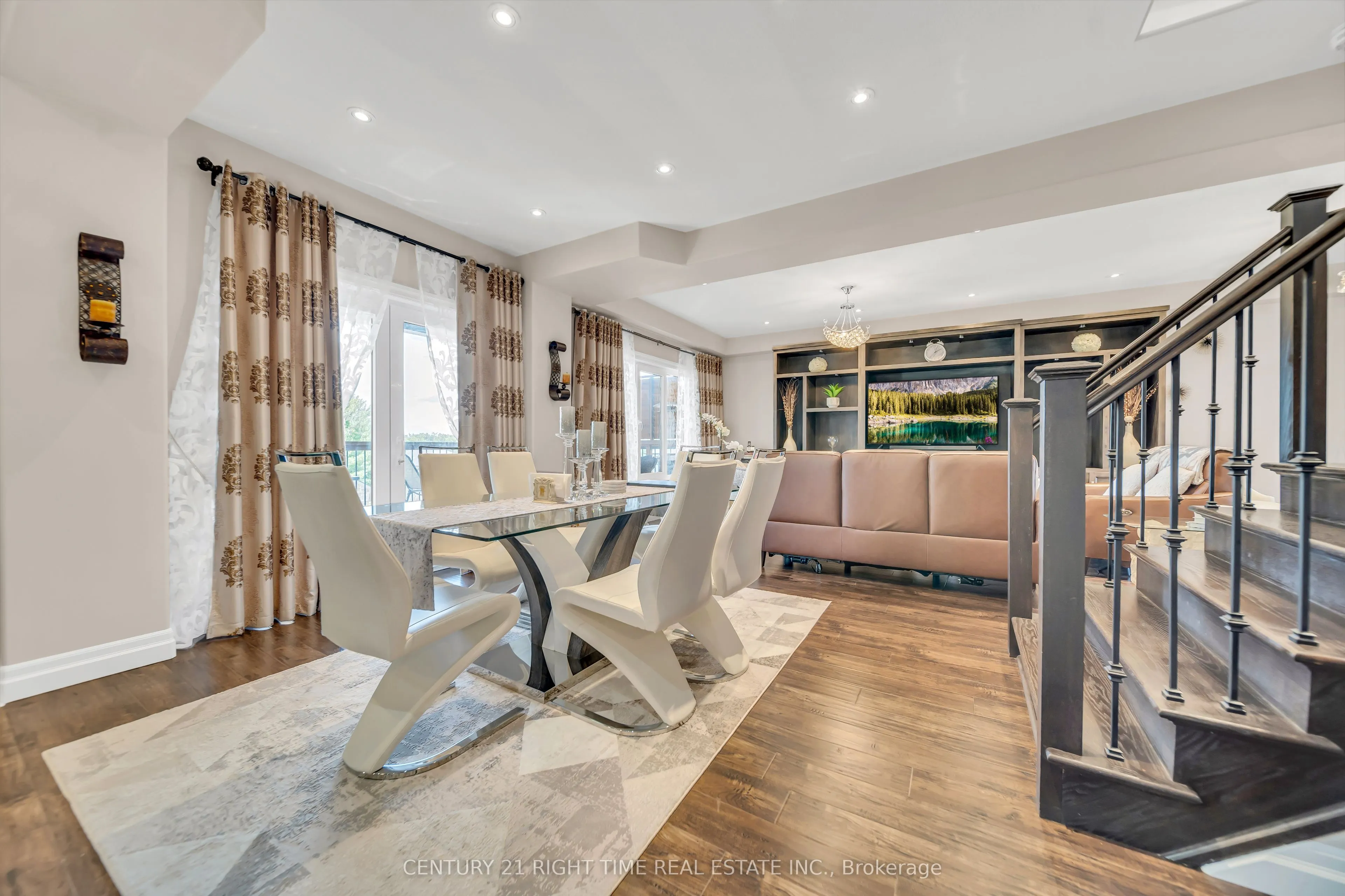 50 HORSESHOE Crescent