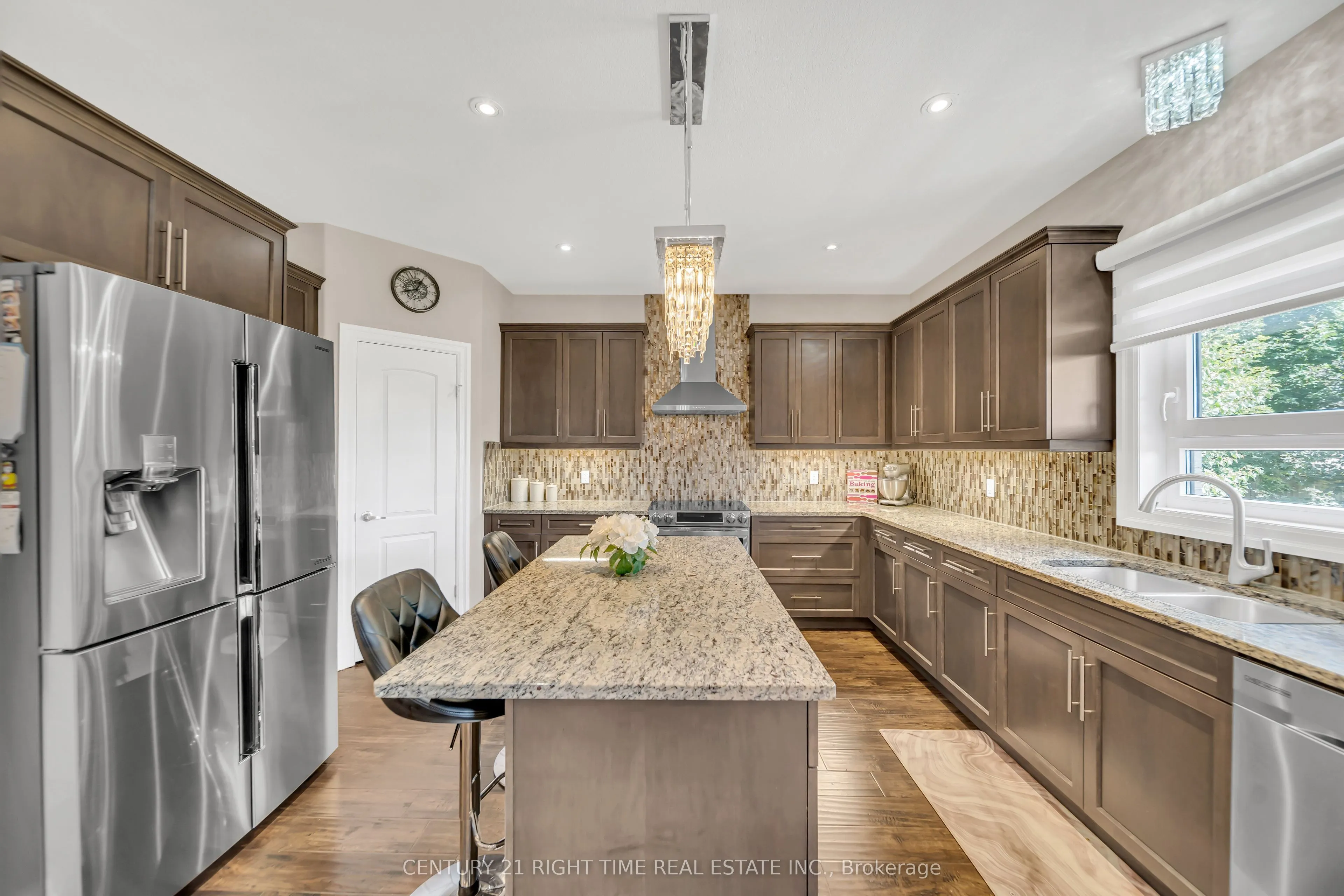50 HORSESHOE Crescent