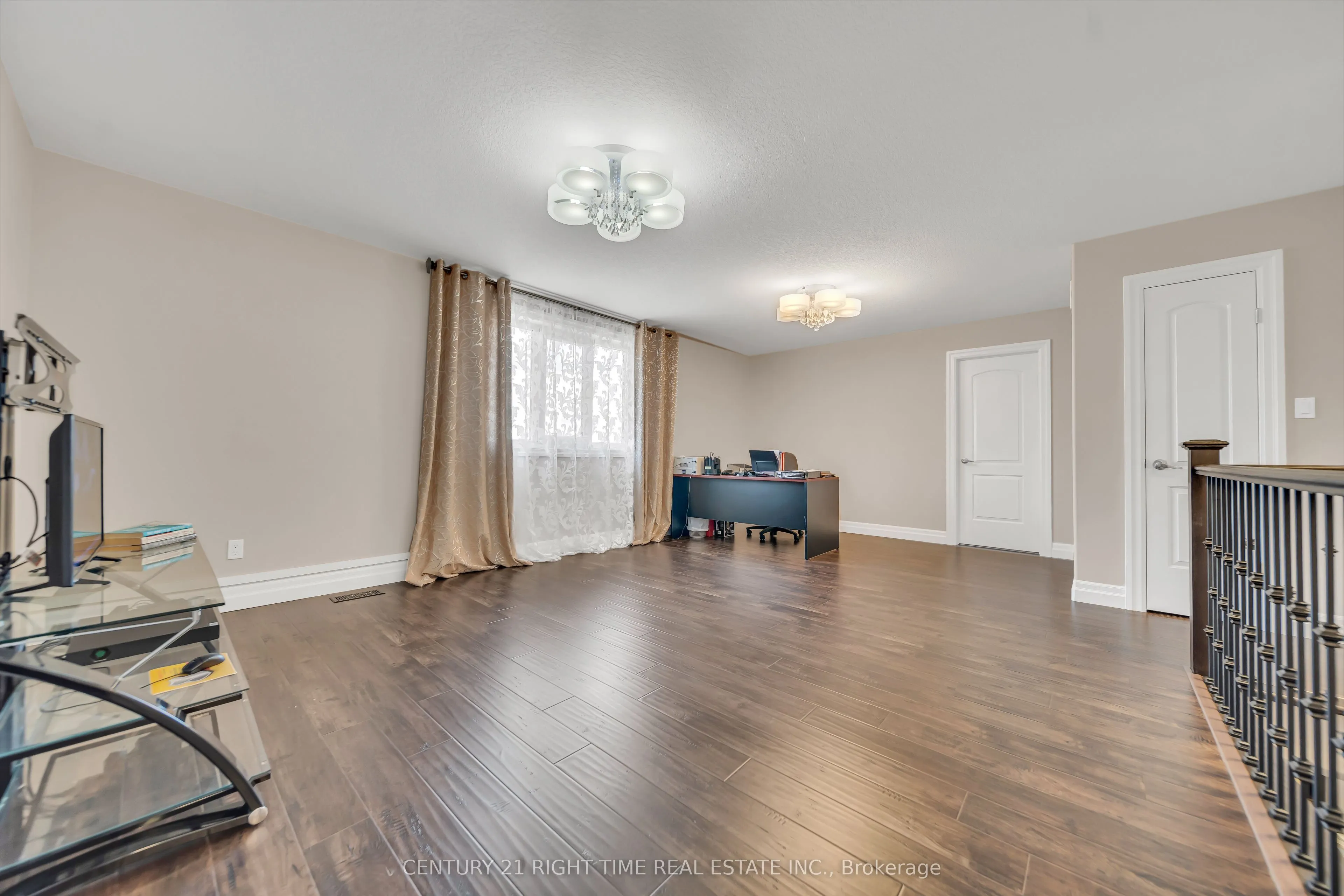 50 HORSESHOE Crescent