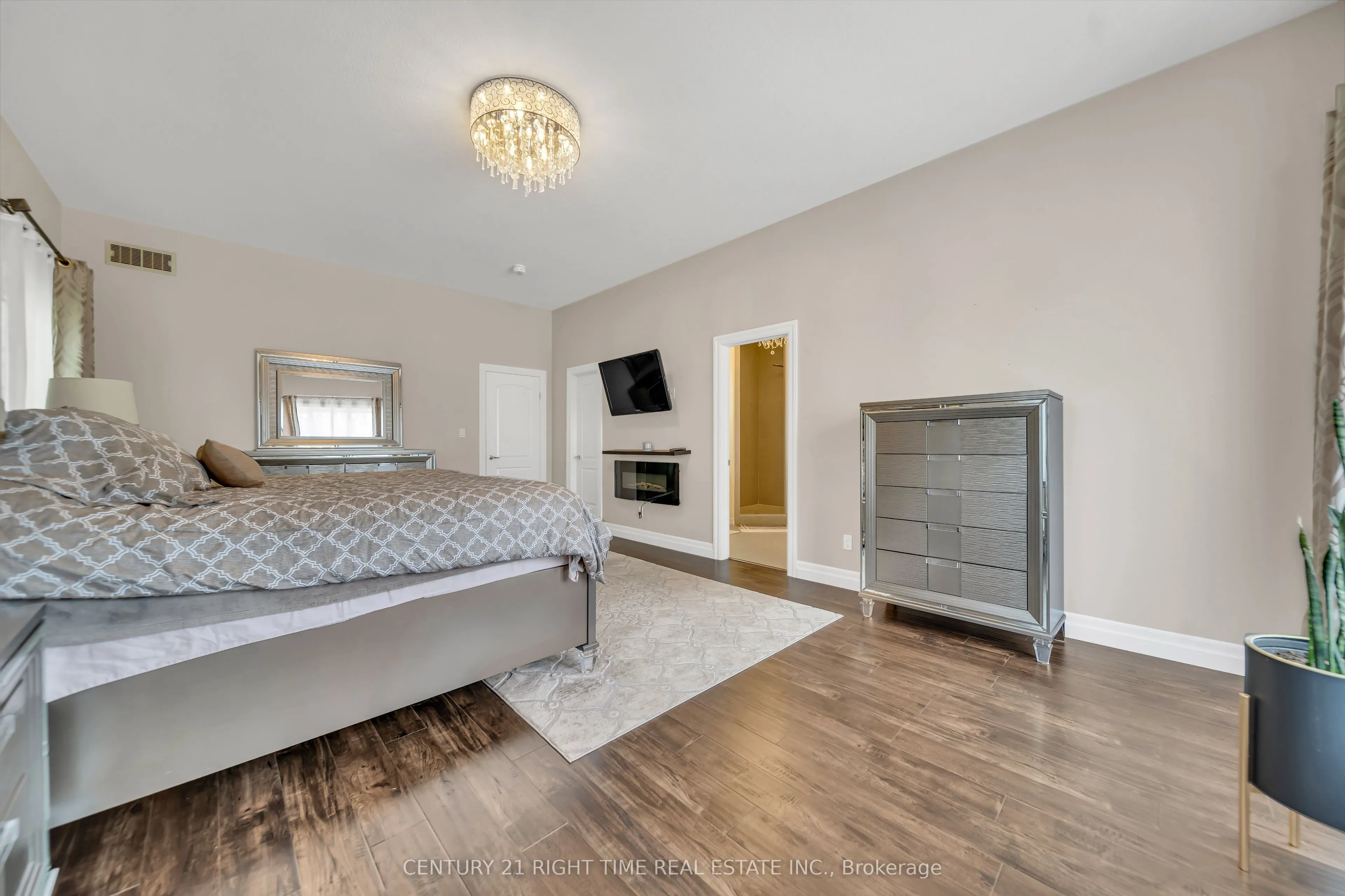 50 HORSESHOE Crescent