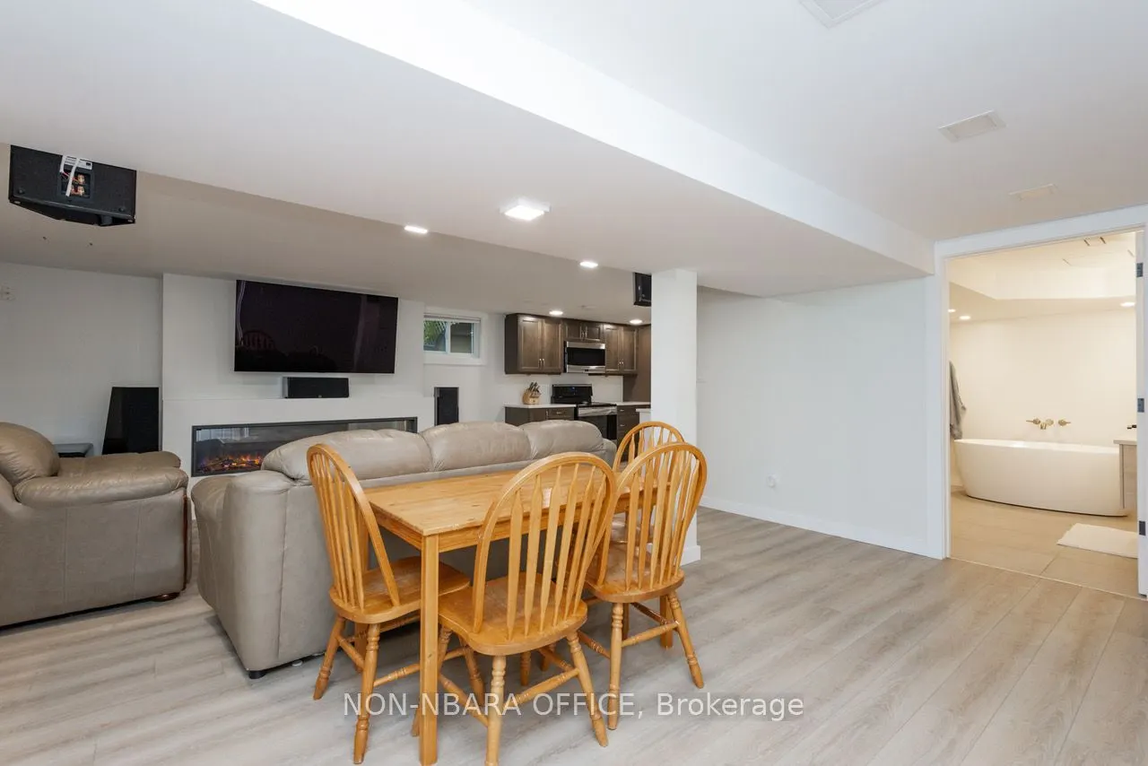 1176 GLENWOOD Road
