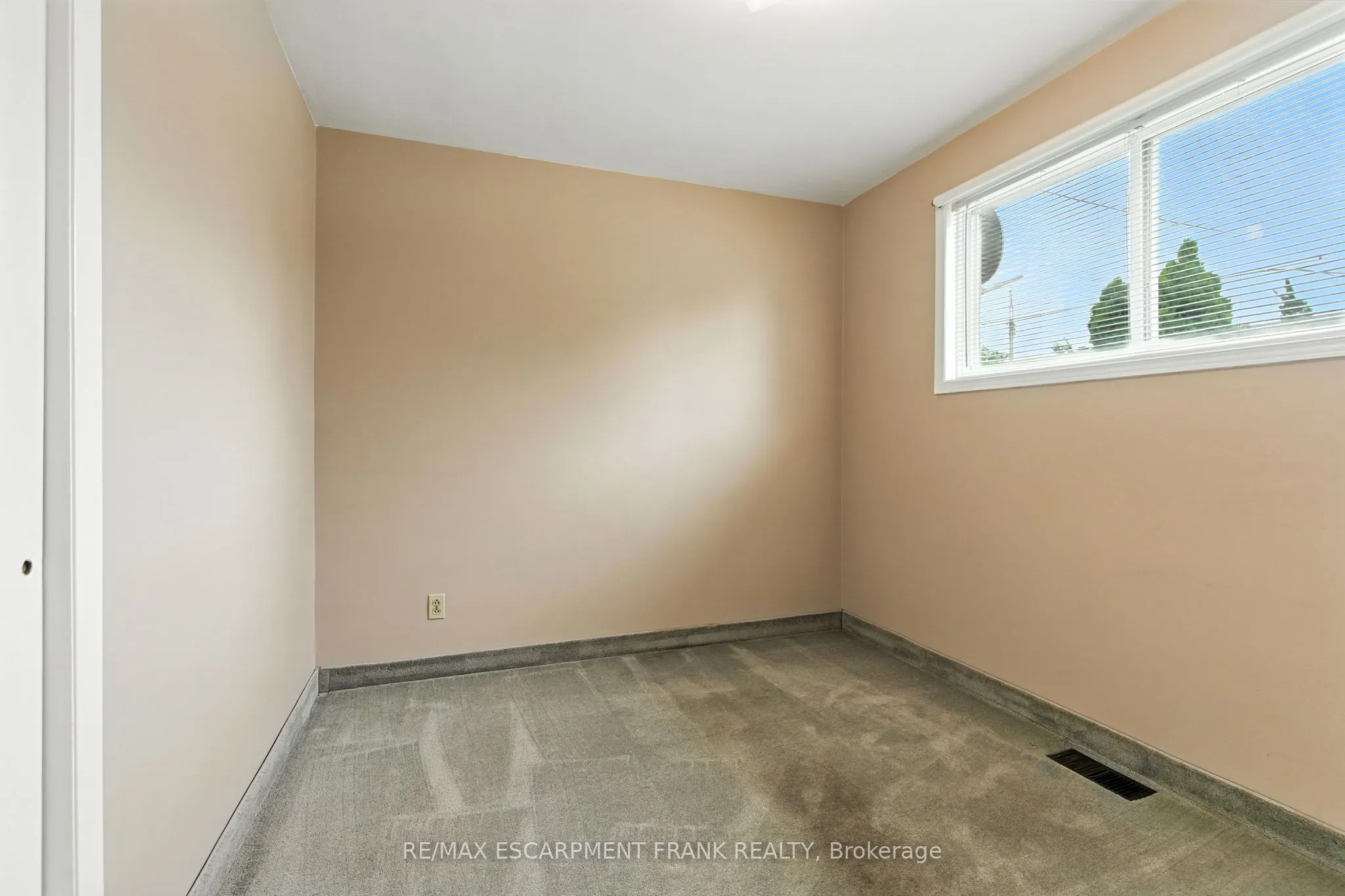 24 Meadowlark Drive
