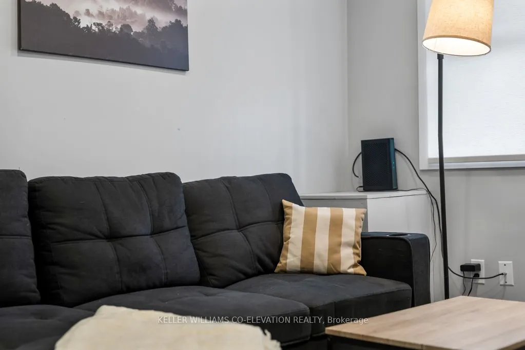 164-168 Picton Street E, #2
