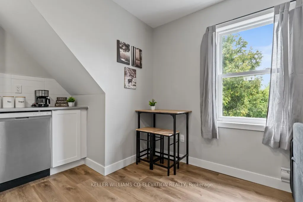 164-168 Picton Street E, #5