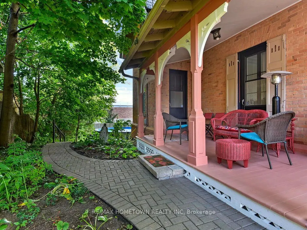 157 DIBBLE Street W