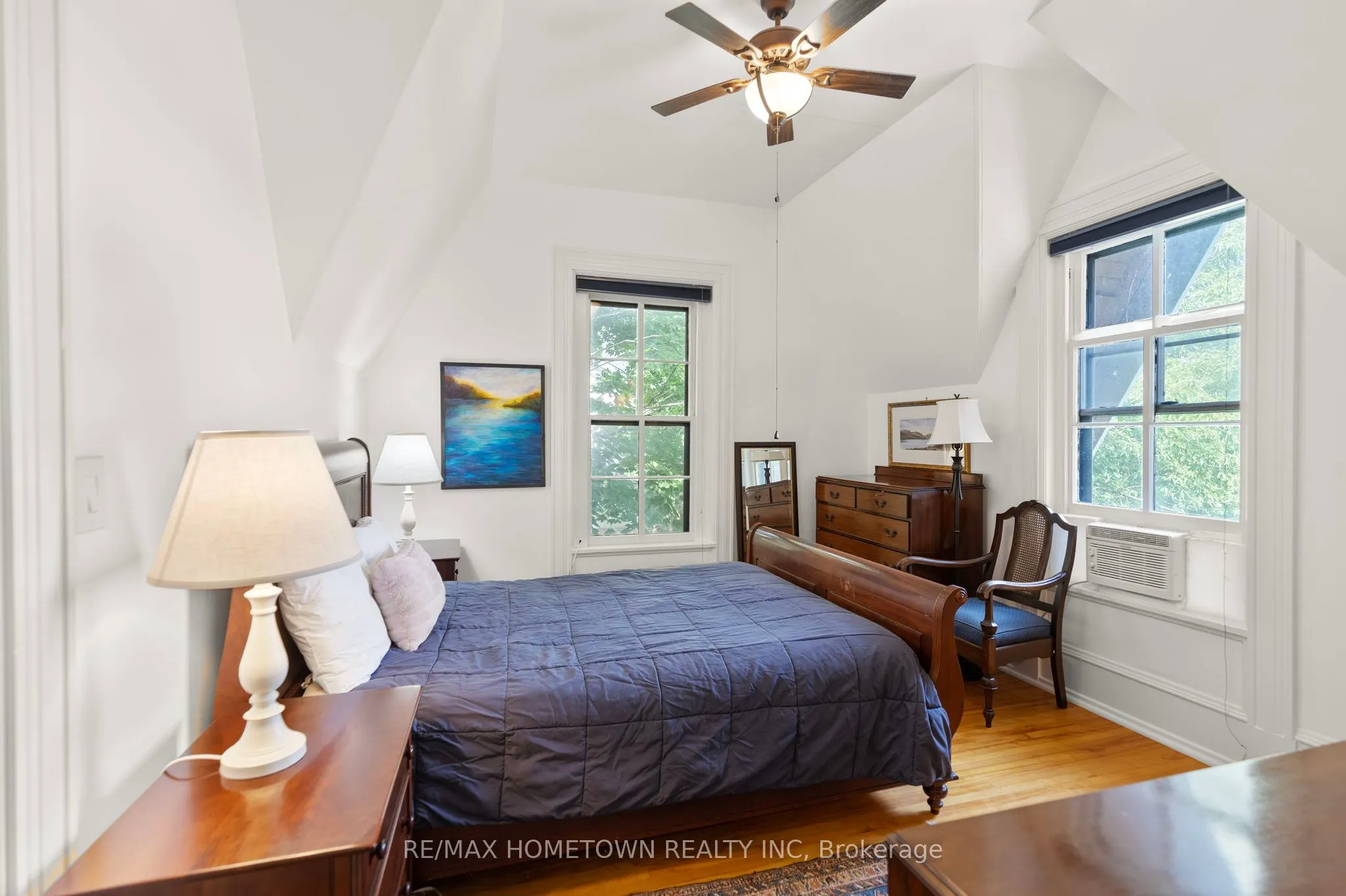 157 DIBBLE Street W