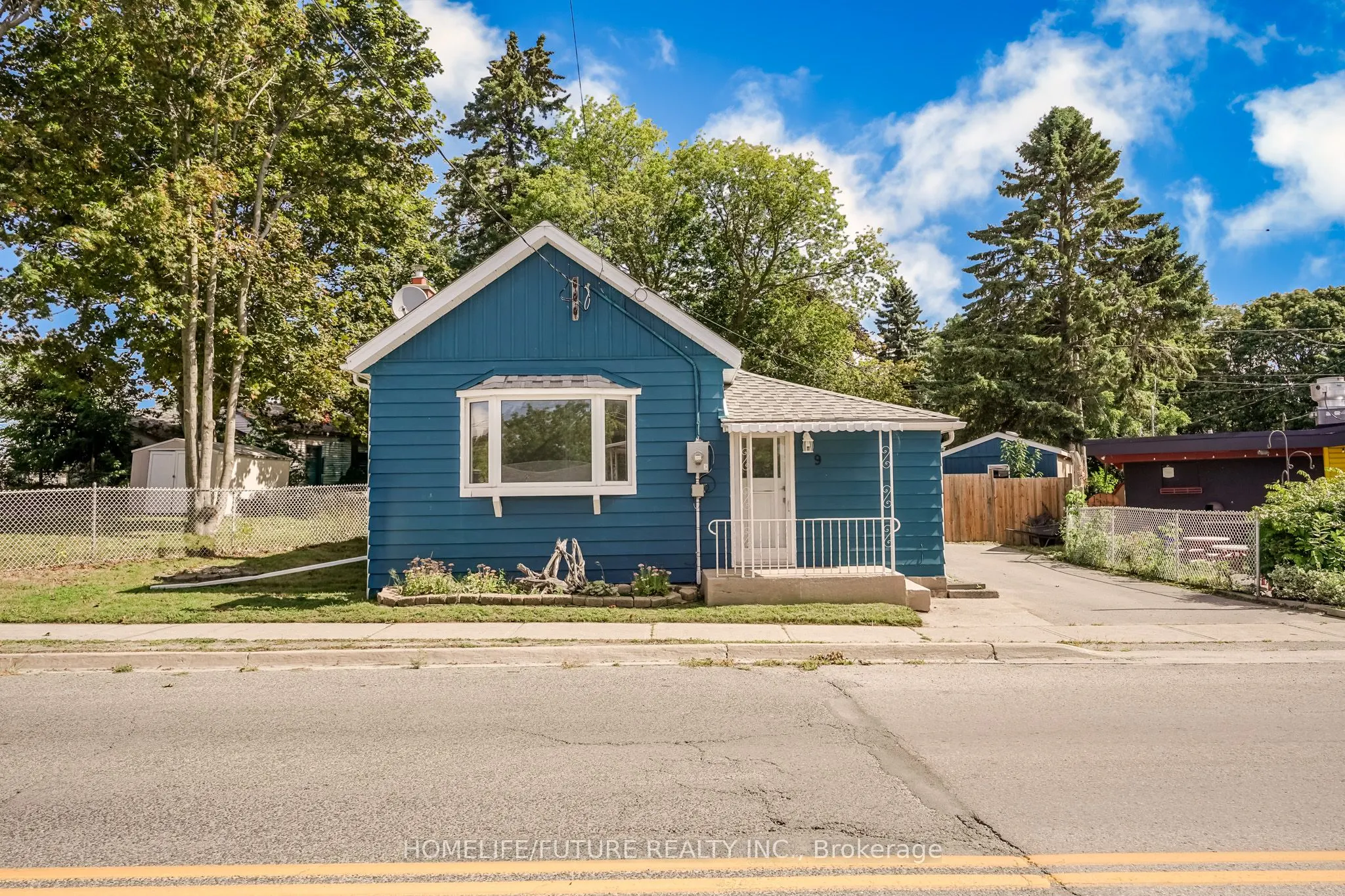 9 Toronto Road