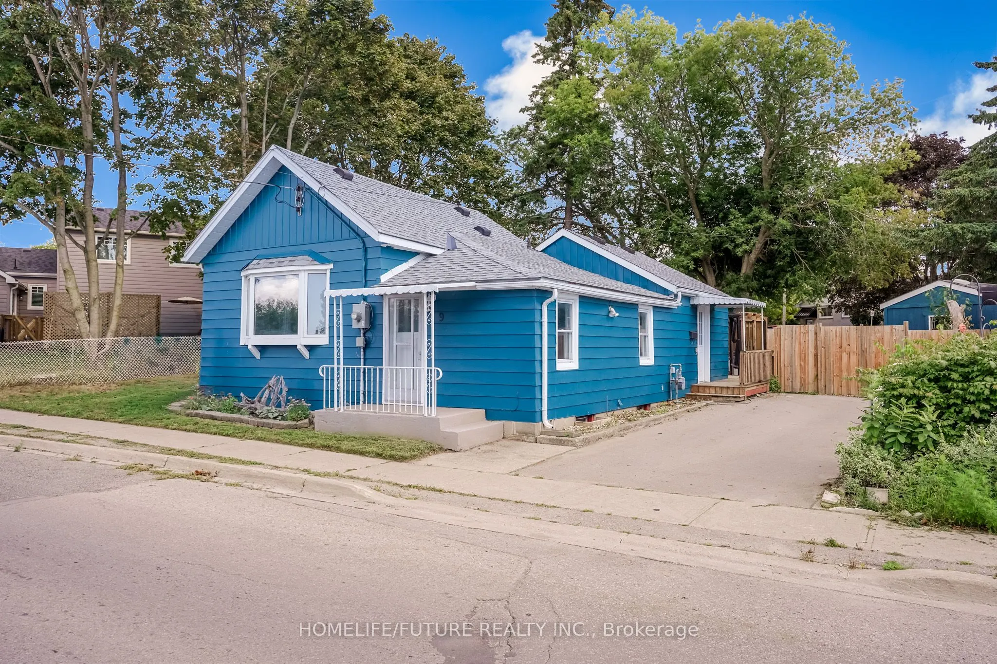 9 Toronto Road