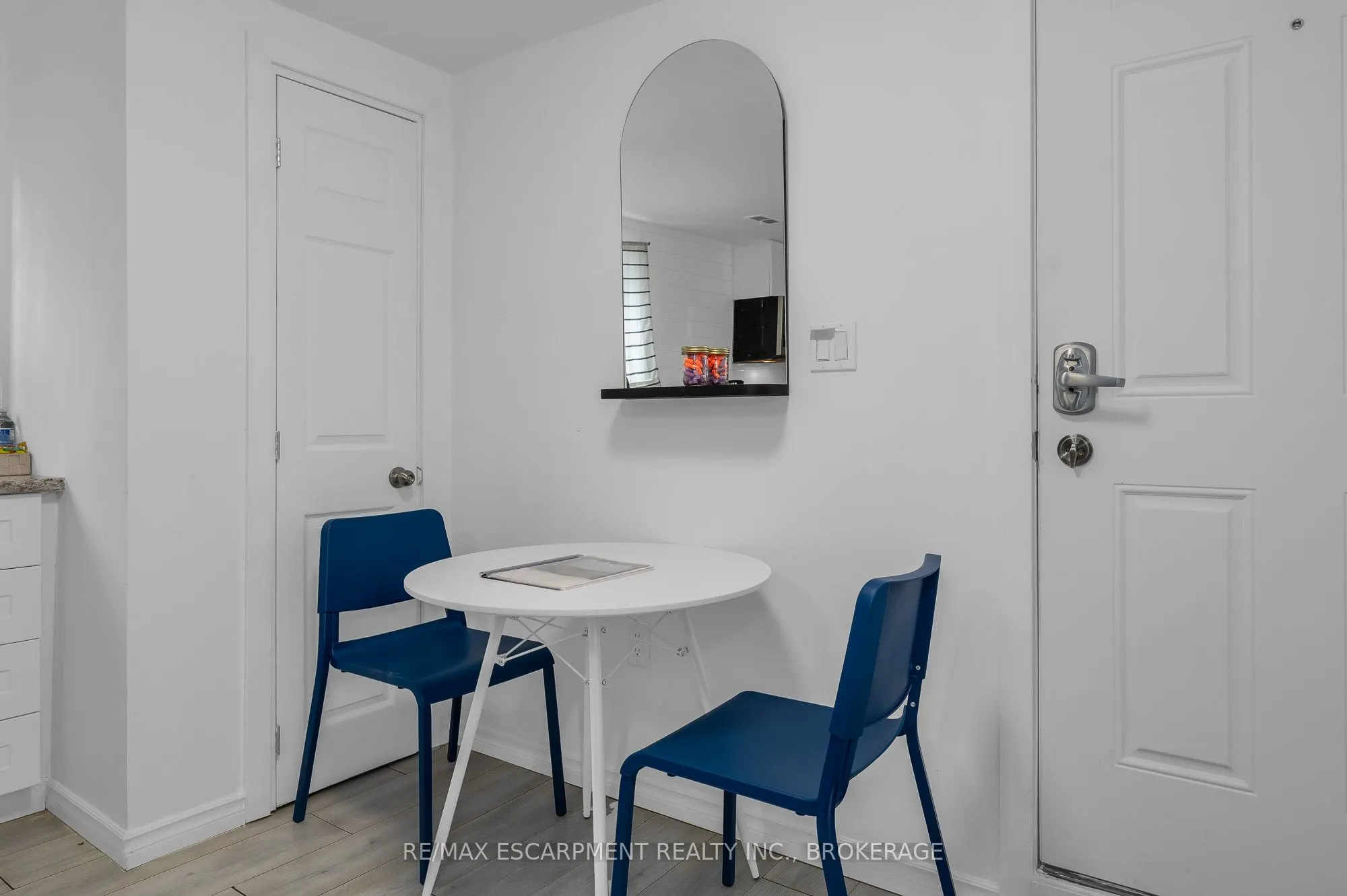 16 GOLDEN Boulevard E, #2