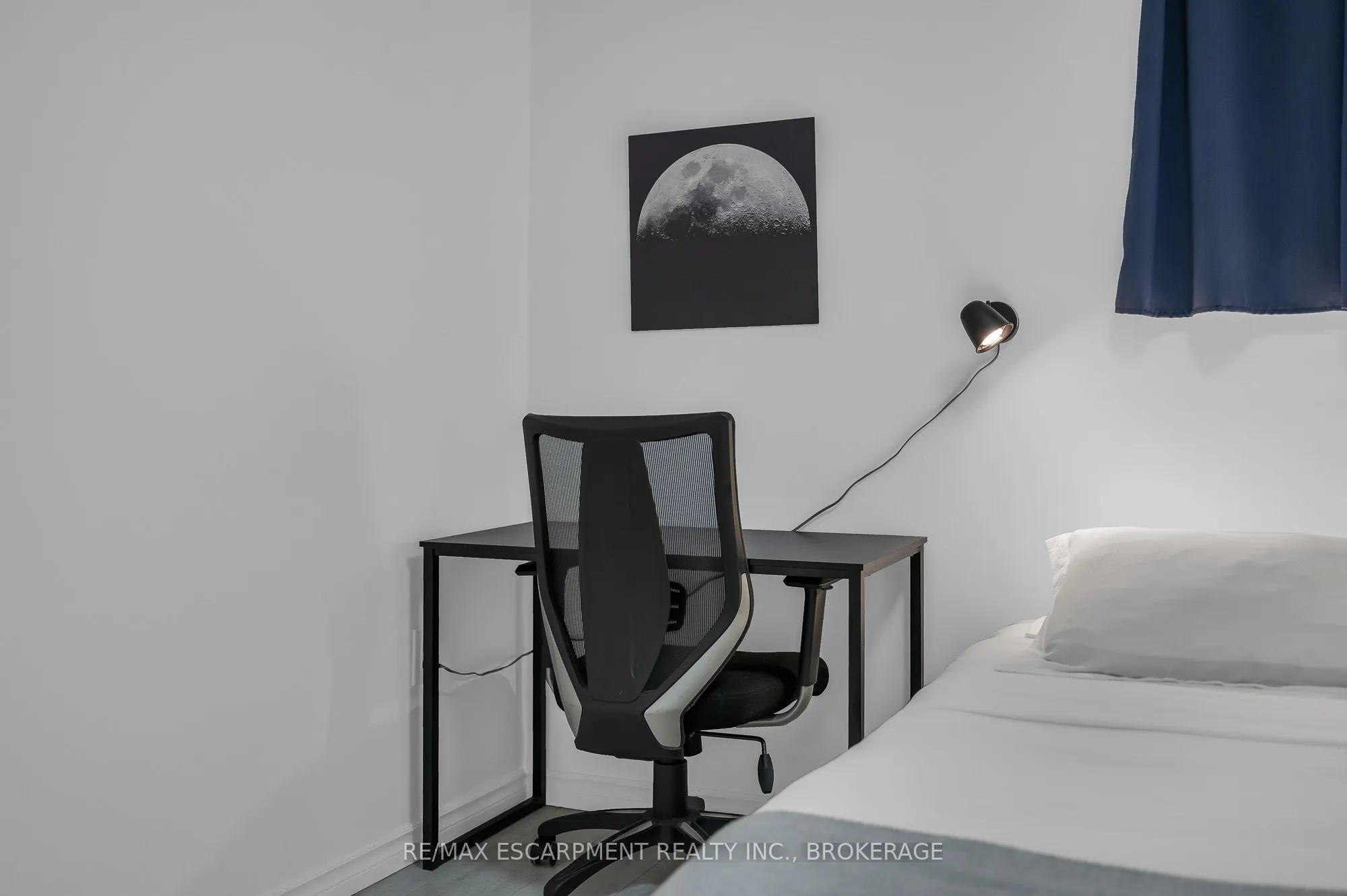 16 GOLDEN Boulevard E, #2