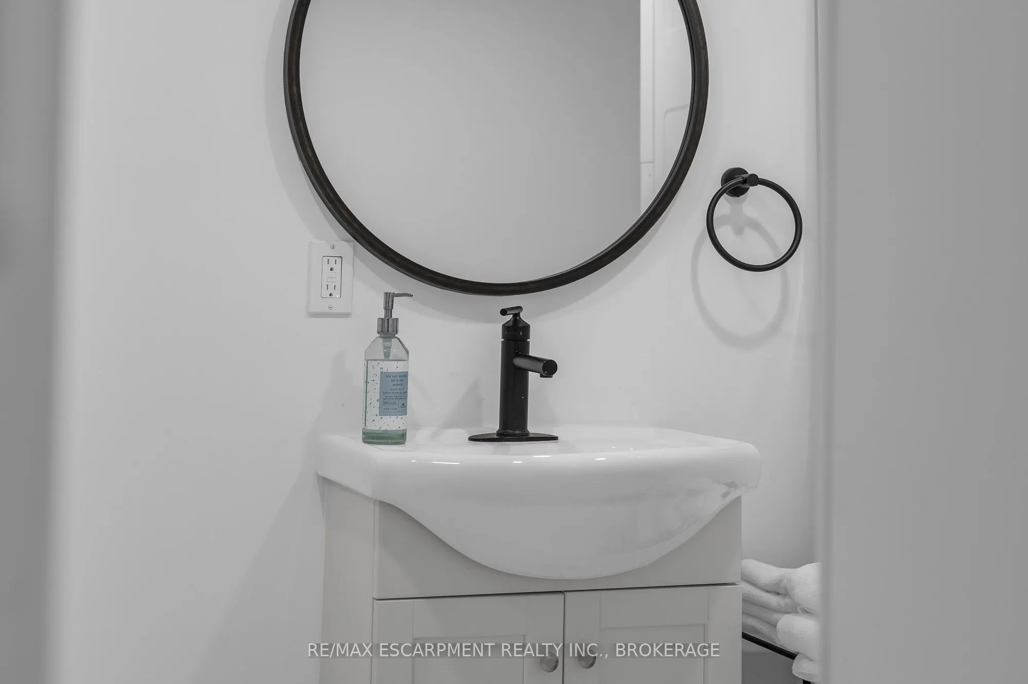 16 GOLDEN Boulevard E, #2