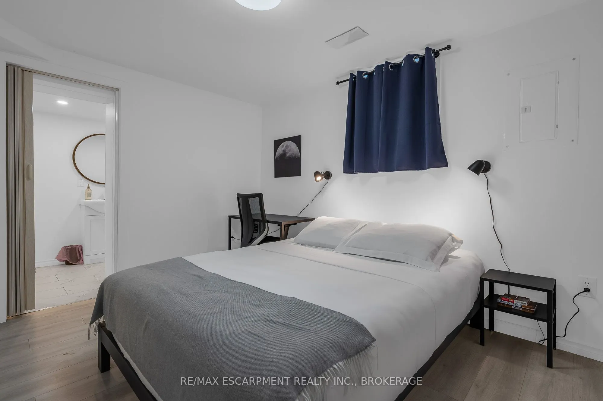16 GOLDEN Boulevard E, #2