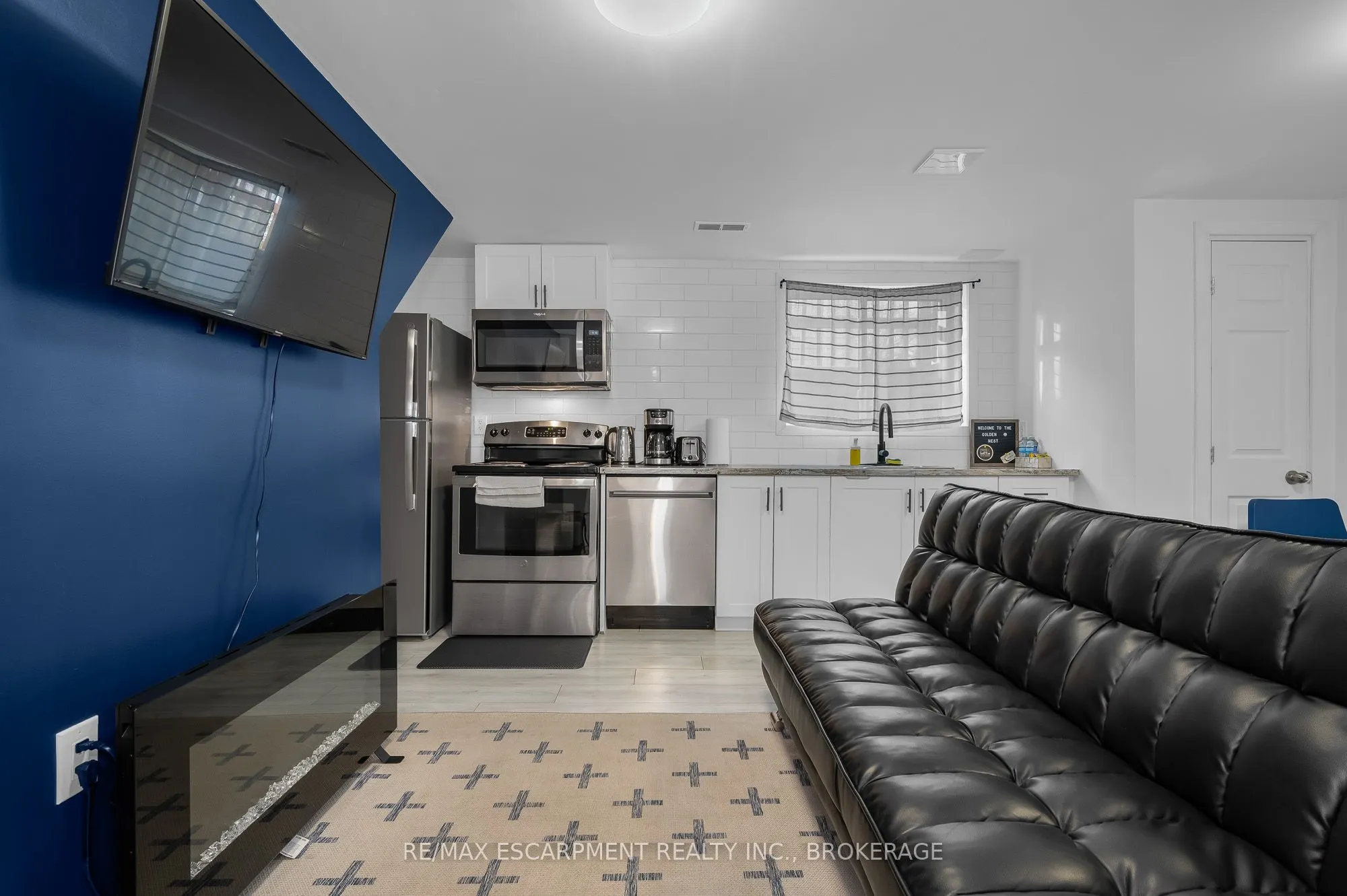 16 GOLDEN Boulevard E, #2