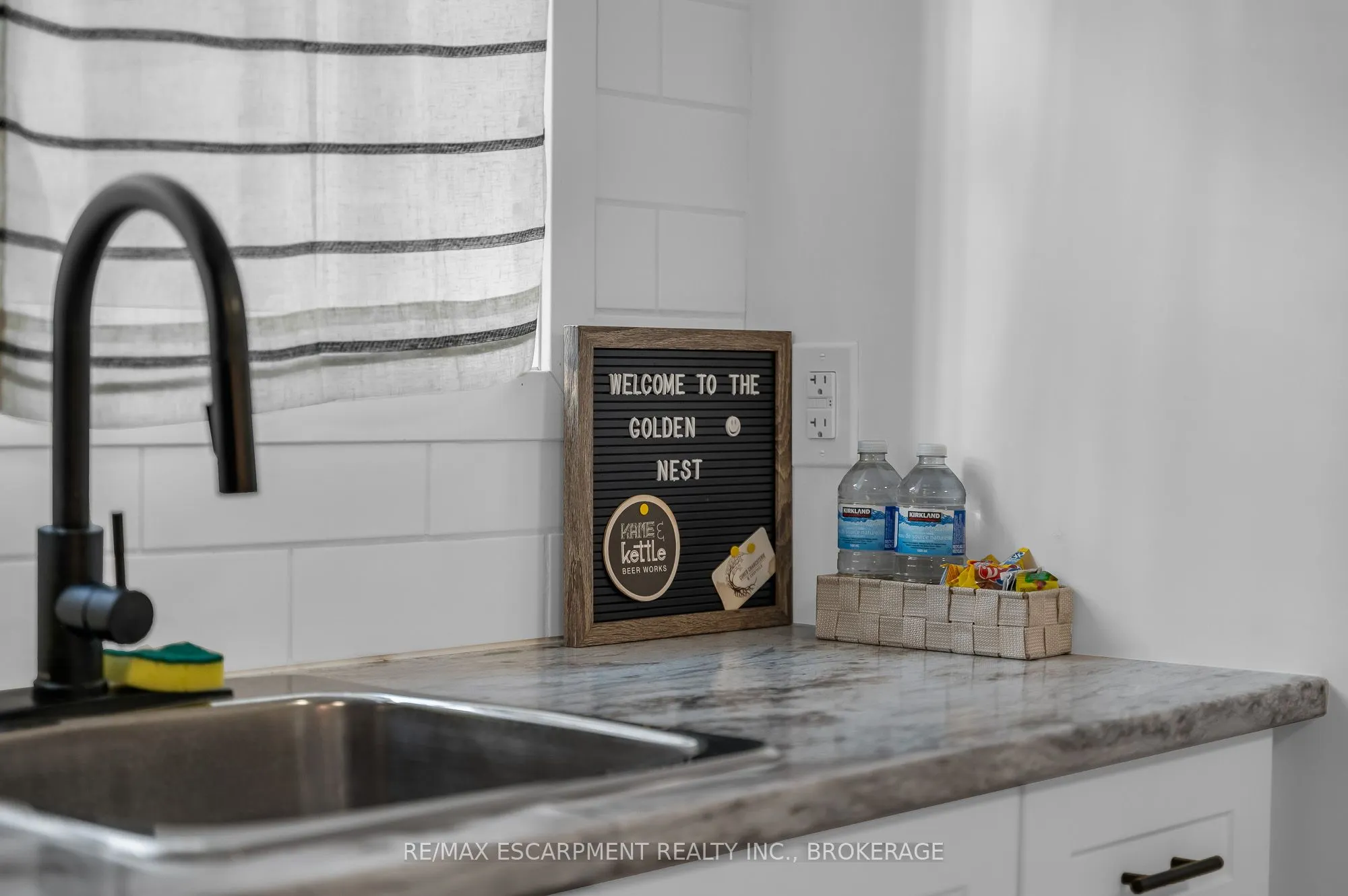 16 GOLDEN Boulevard E, #2
