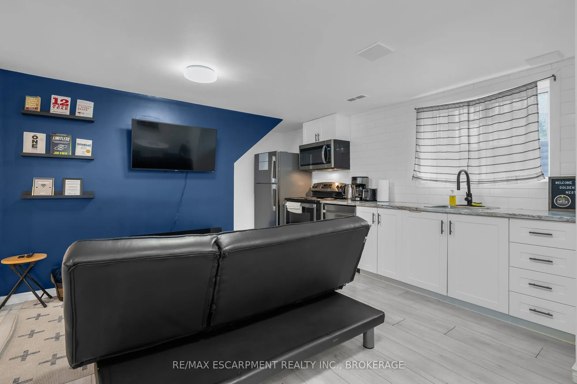 16 GOLDEN Boulevard E, #2
