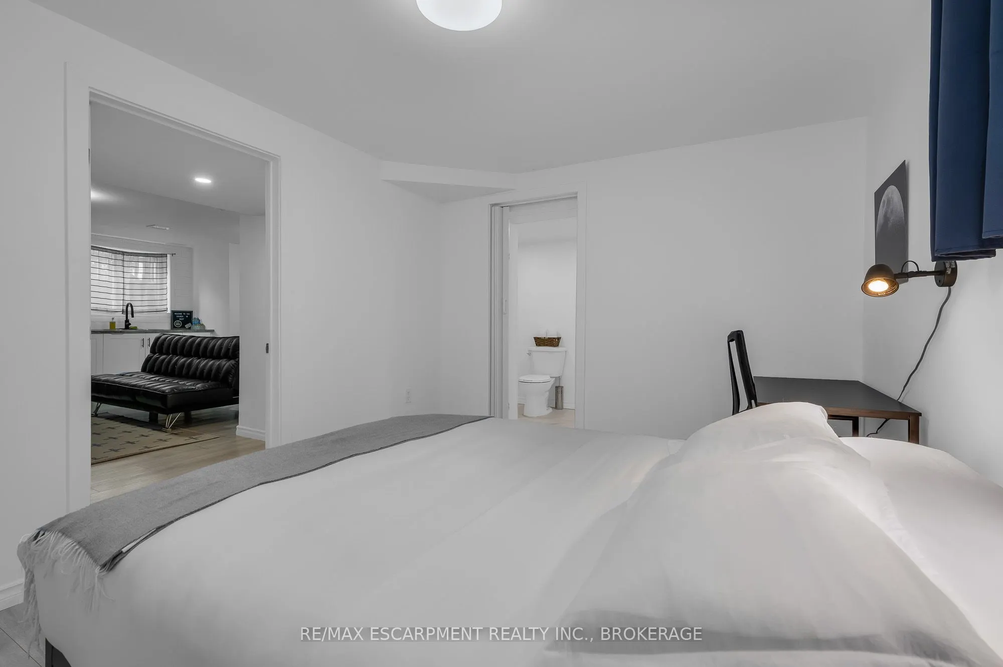 16 GOLDEN Boulevard E, #2