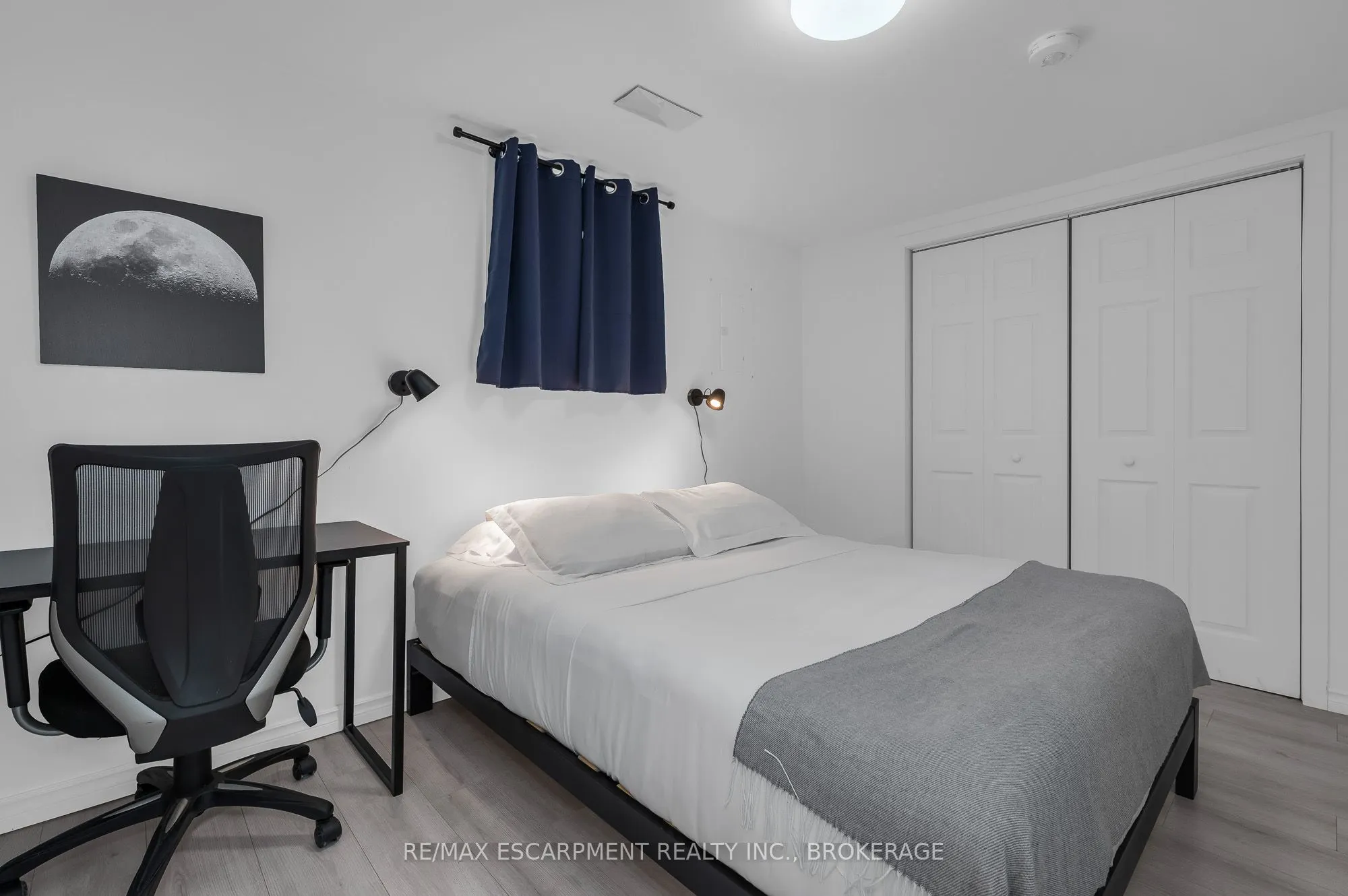 16 GOLDEN Boulevard E, #2
