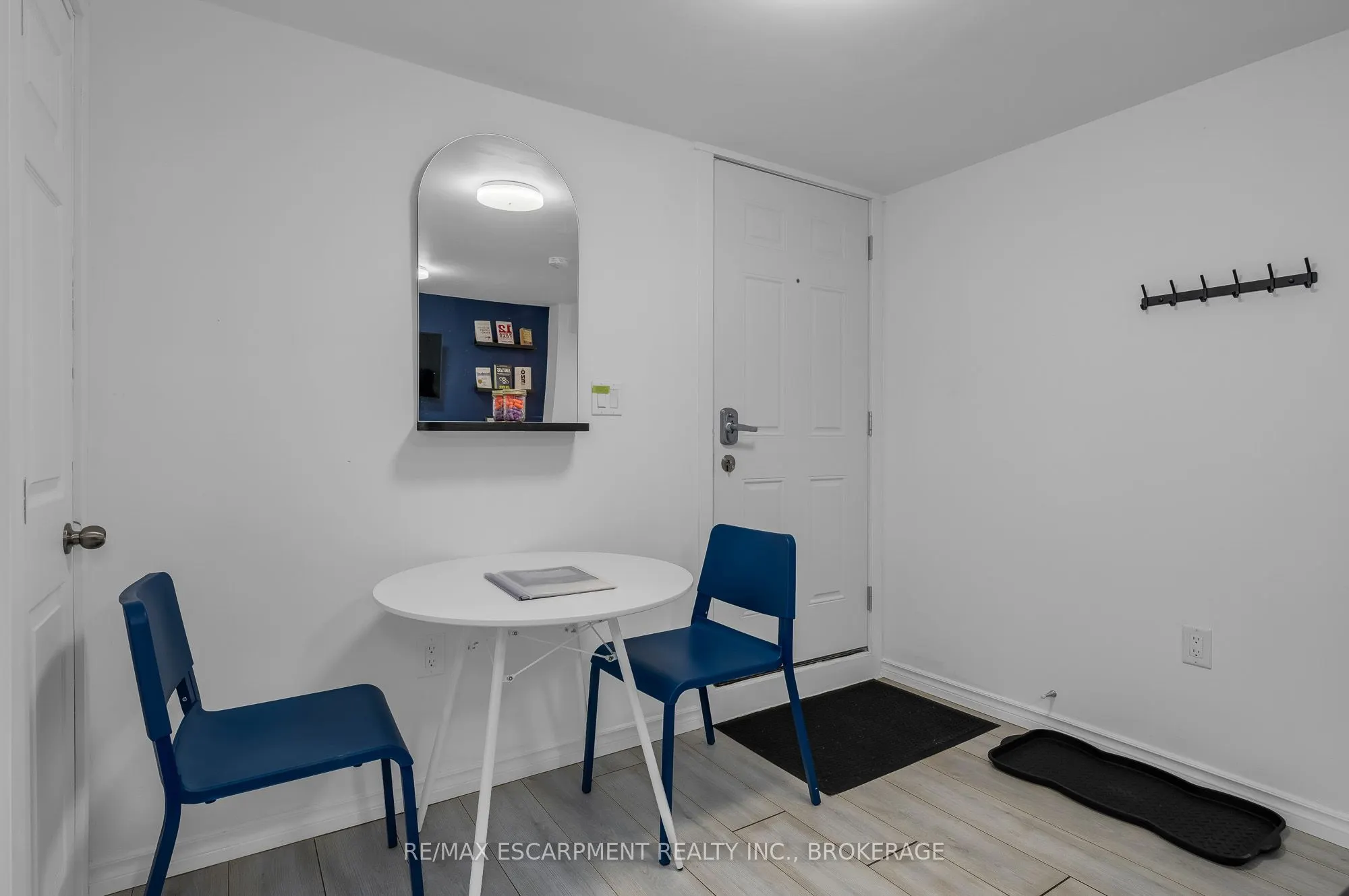 16 GOLDEN Boulevard E, #2