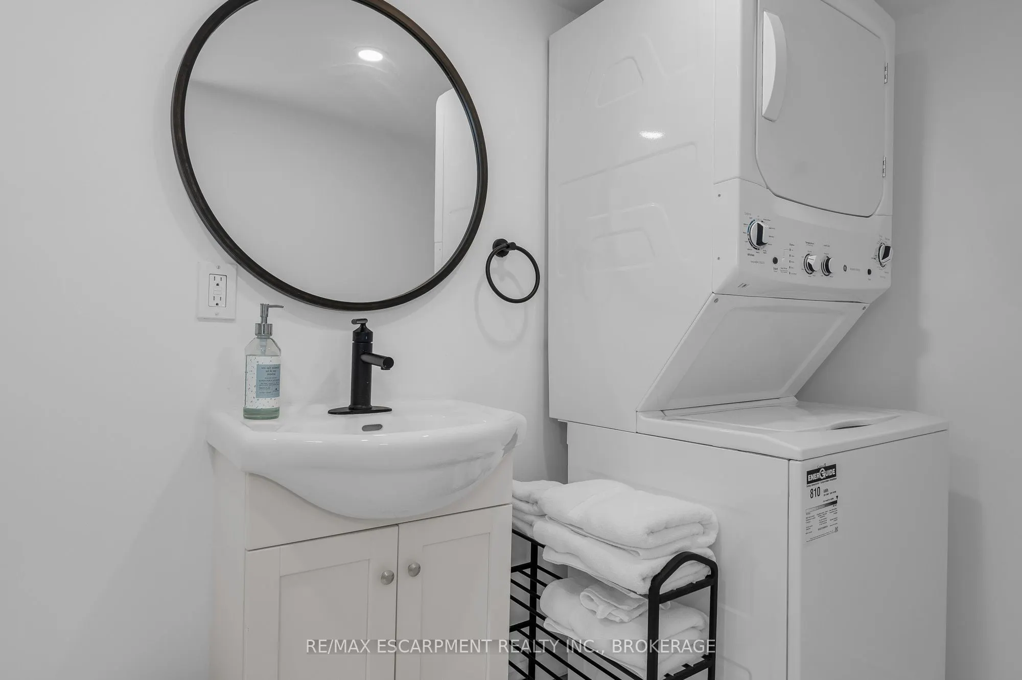 16 GOLDEN Boulevard E, #2
