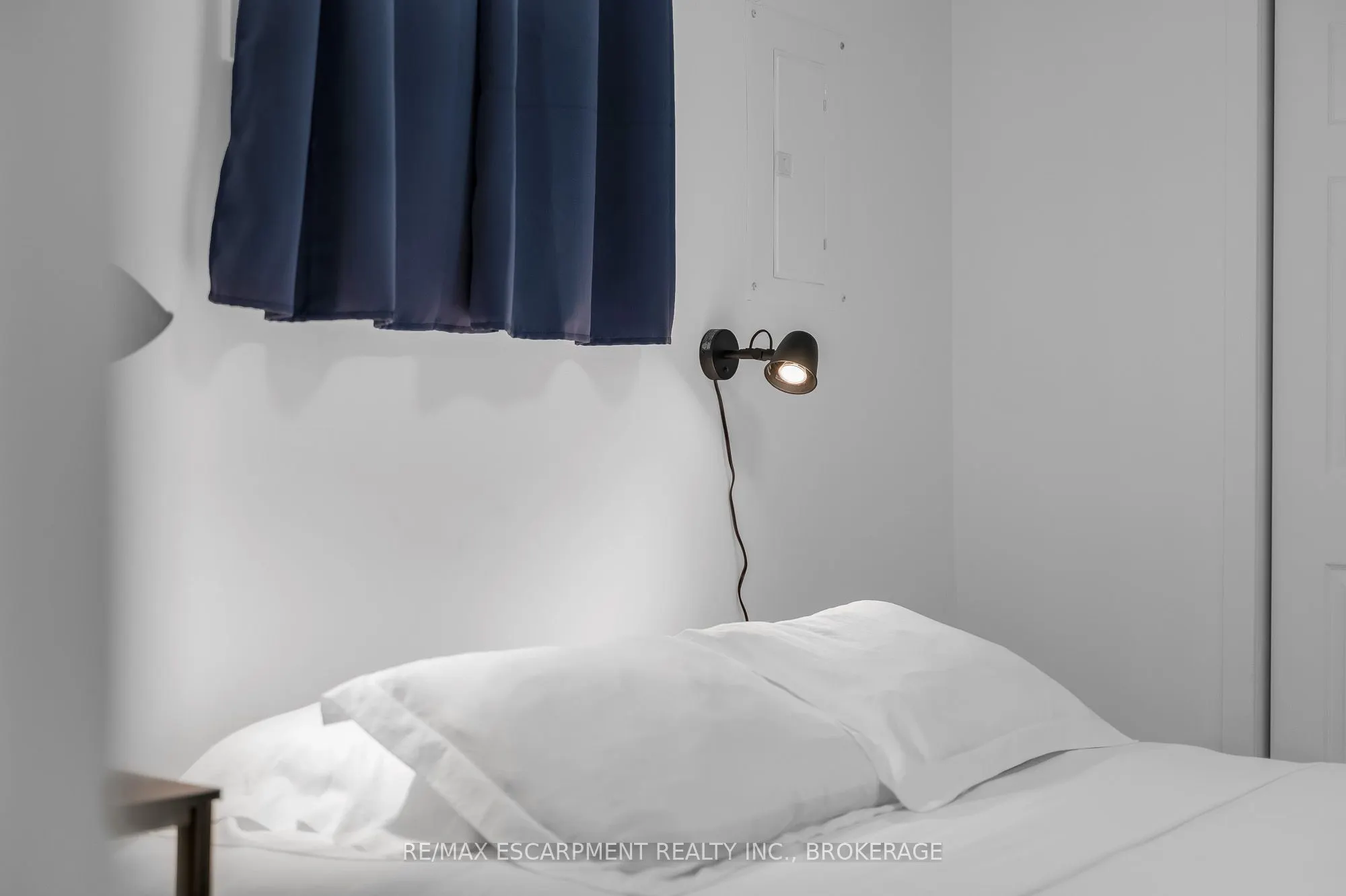 16 GOLDEN Boulevard E, #2