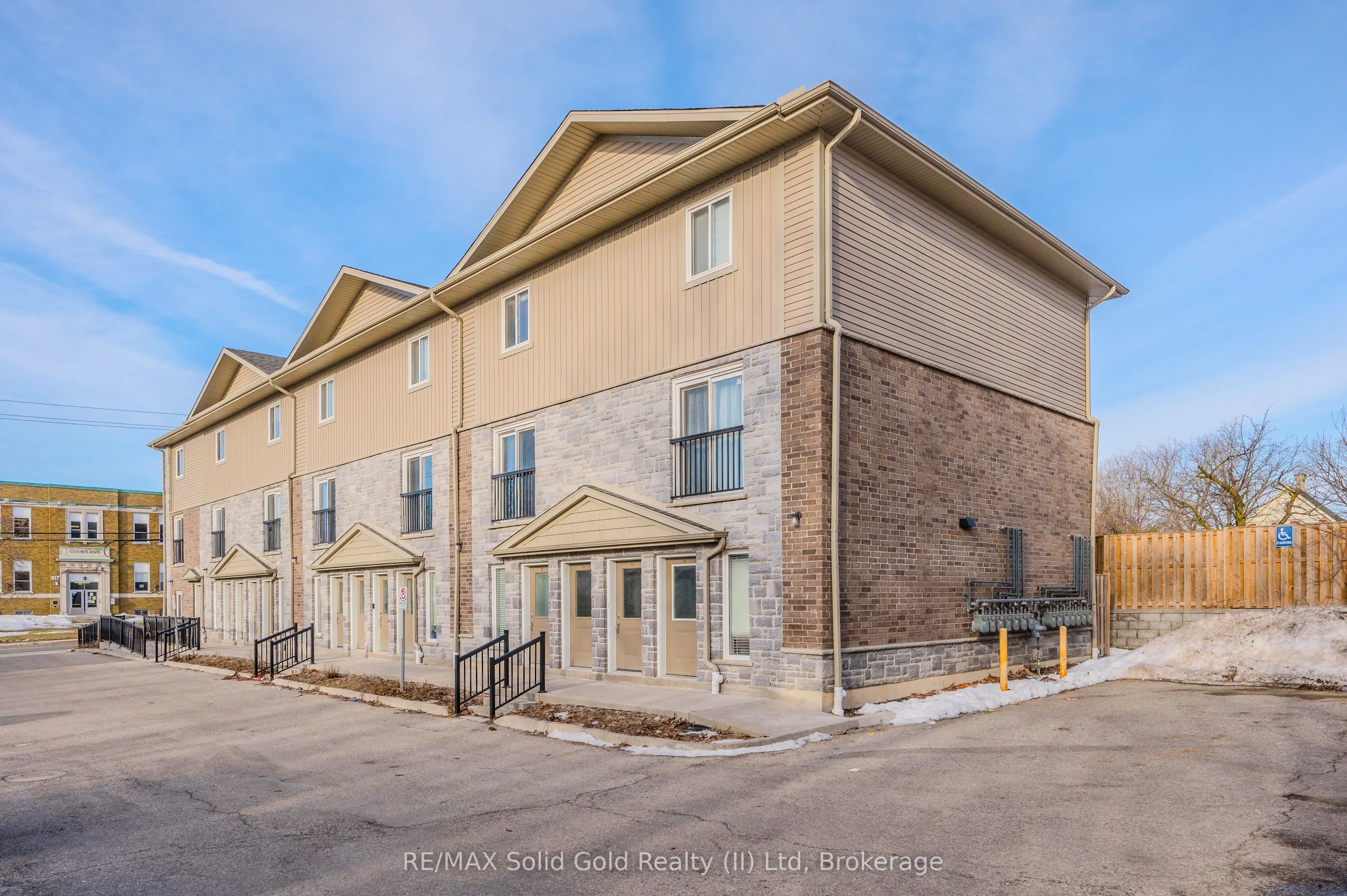 122 Courtland Avenue E, #11