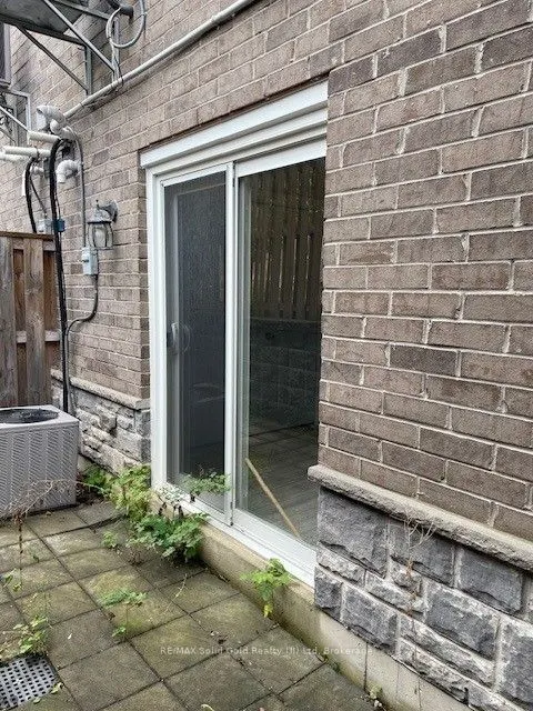 122 Courtland Avenue E, #11
