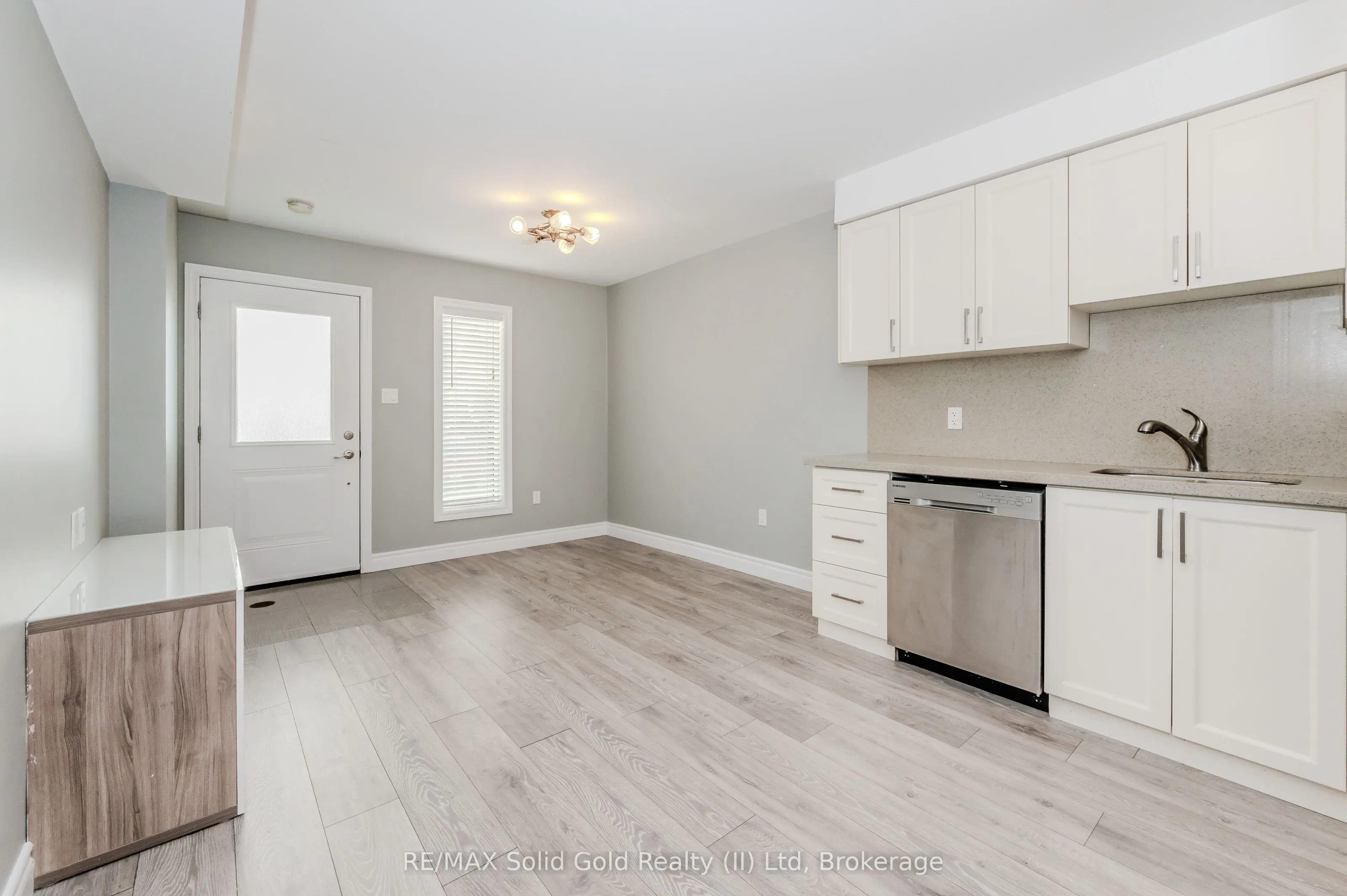 122 Courtland Avenue E, #11