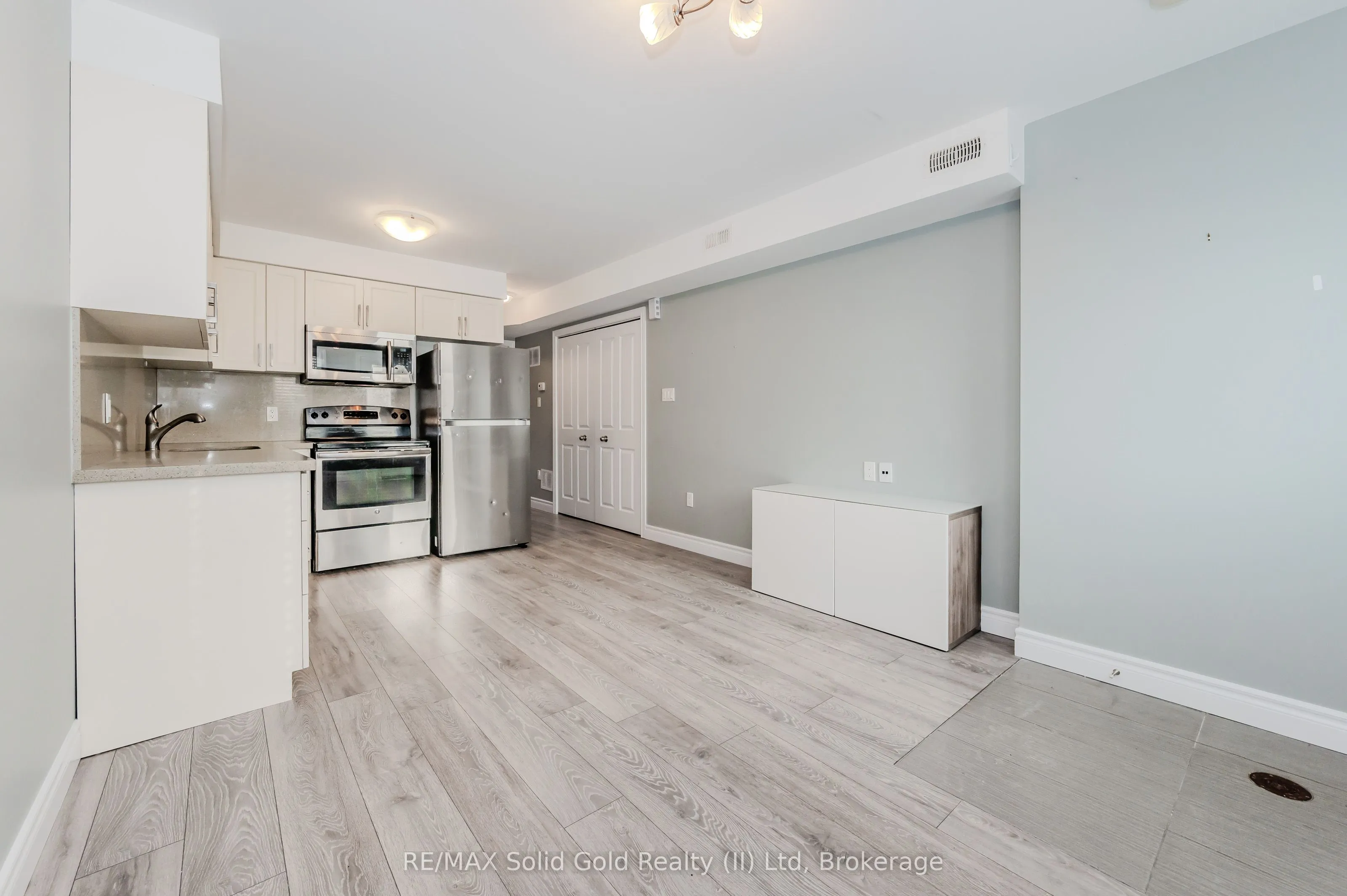 122 Courtland Avenue E, #11
