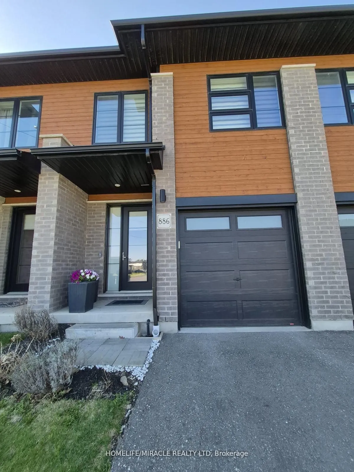 886 Robert Ferrie Drive