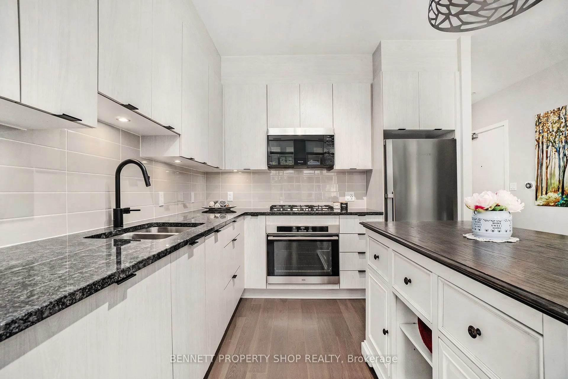 530 De Mazenod Avenue, #105