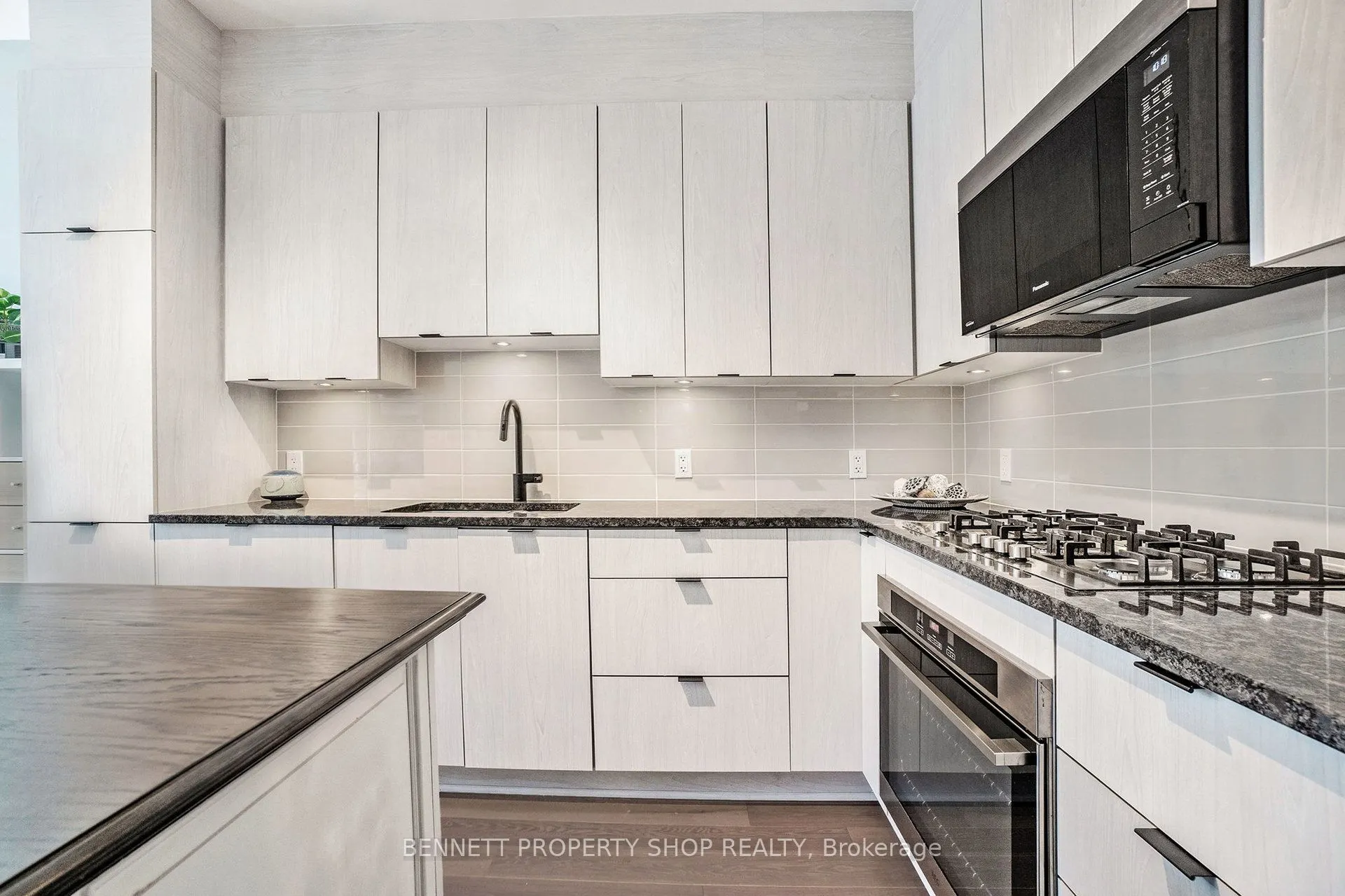 530 De Mazenod Avenue, #105