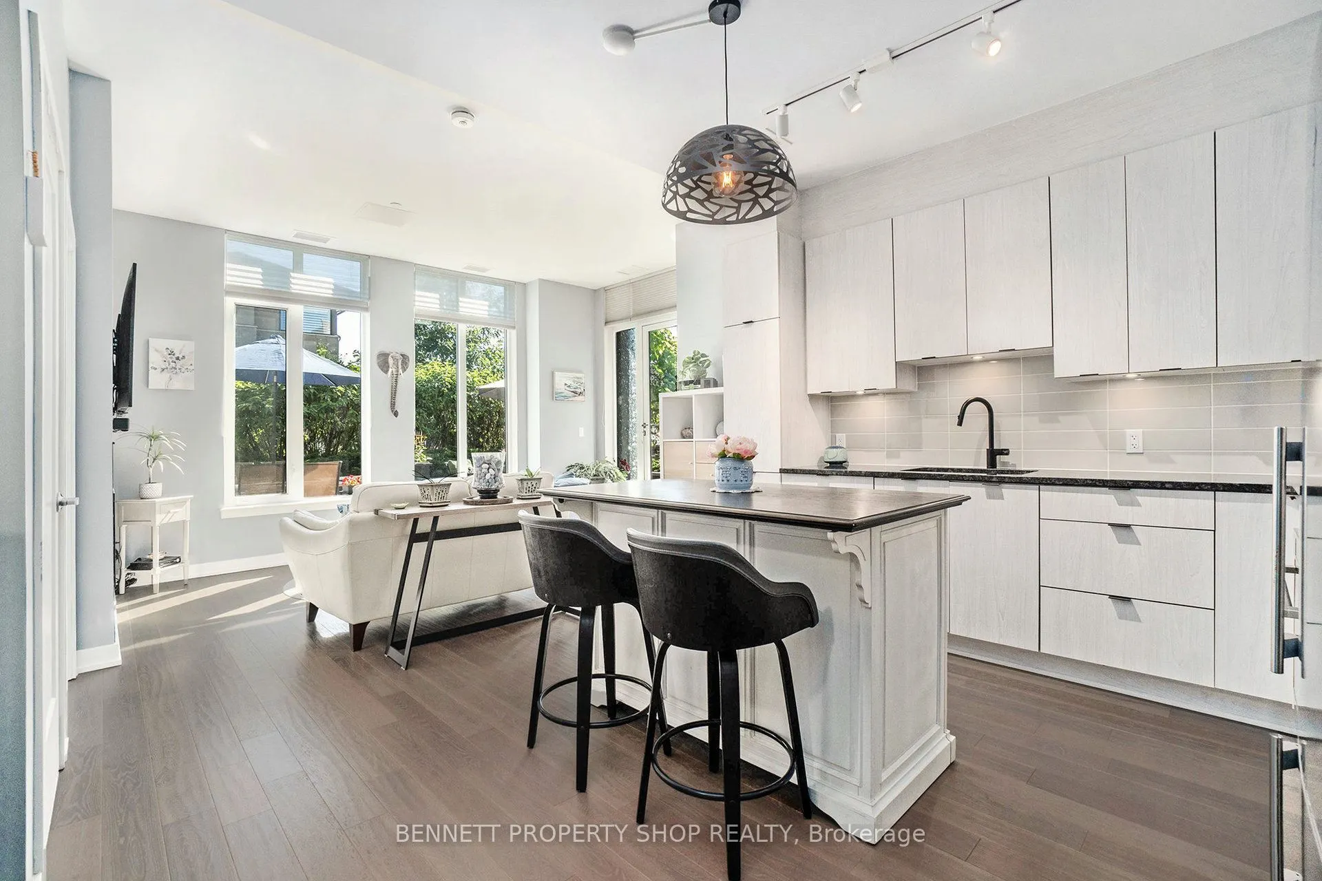 530 De Mazenod Avenue, #105