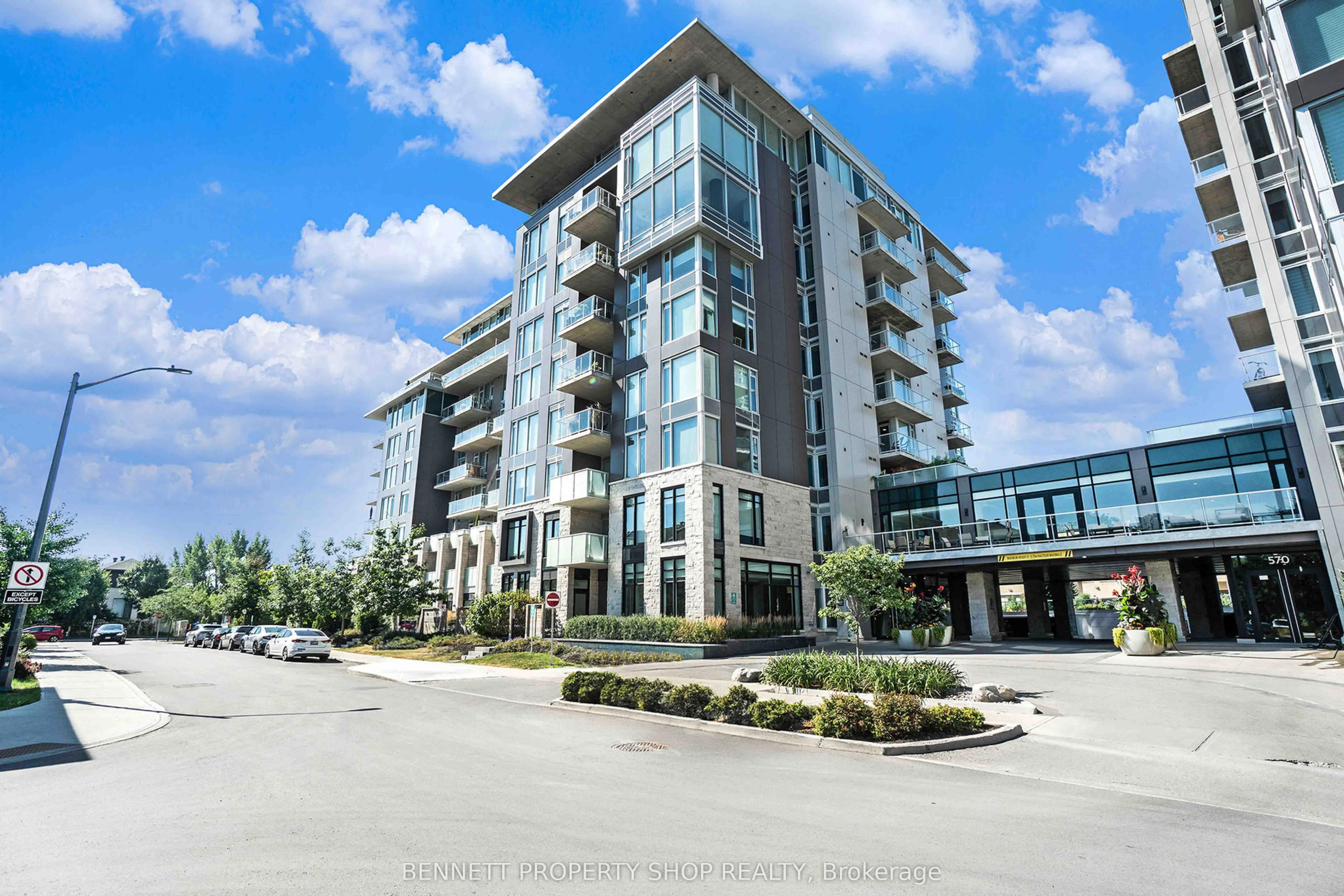 530 De Mazenod Avenue, #105