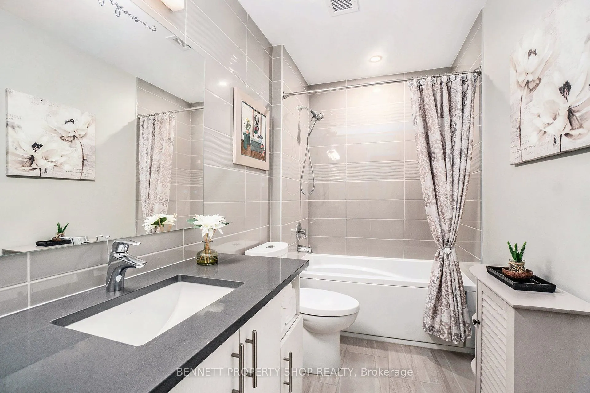530 De Mazenod Avenue, #105