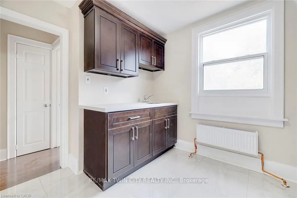 457 King Street E