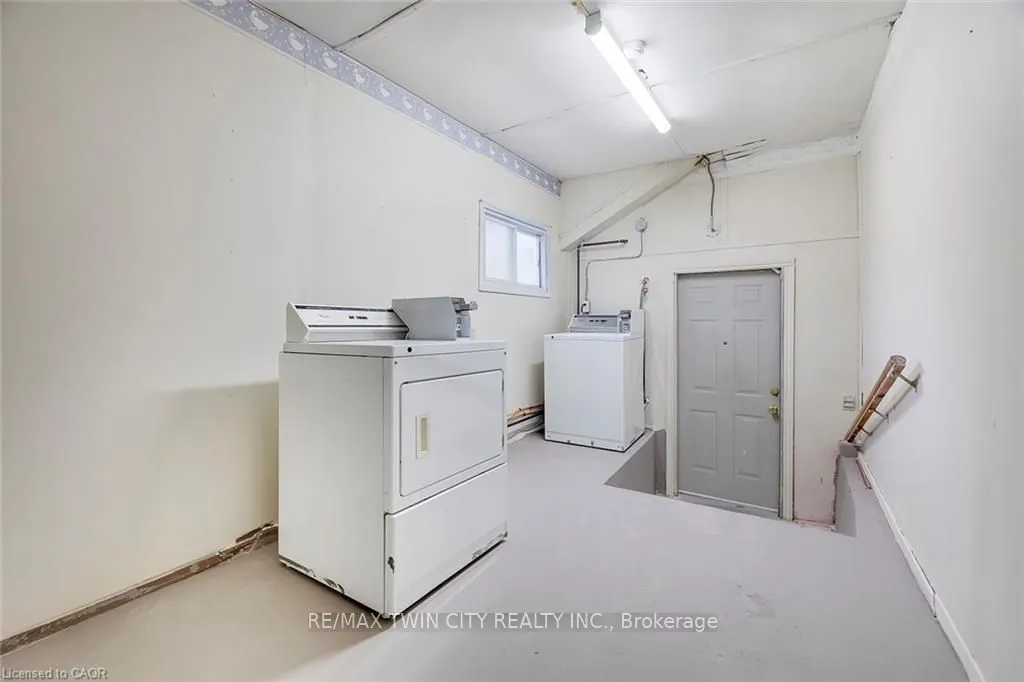 457 King Street E