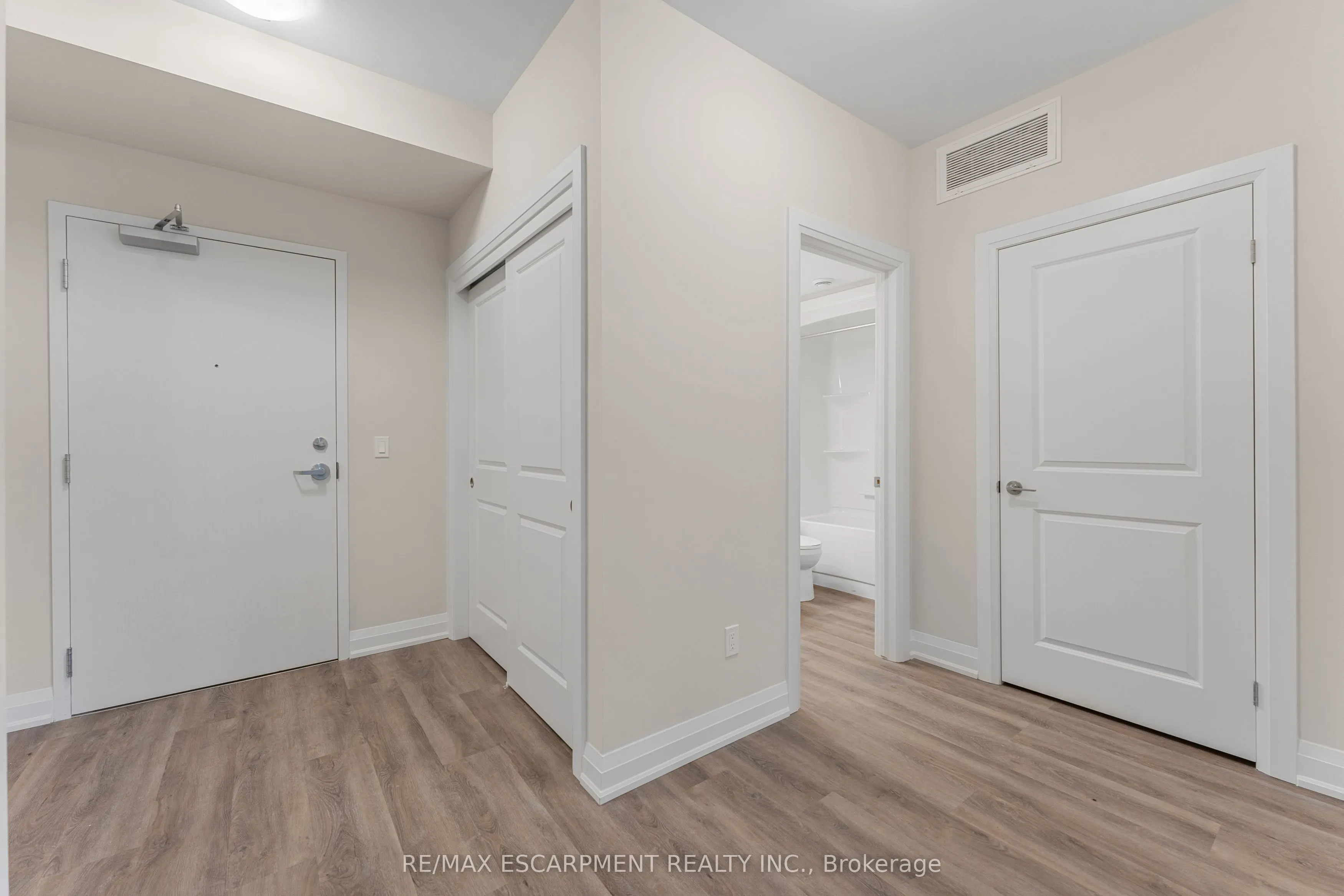 118 Summersides Boulevard, #403
