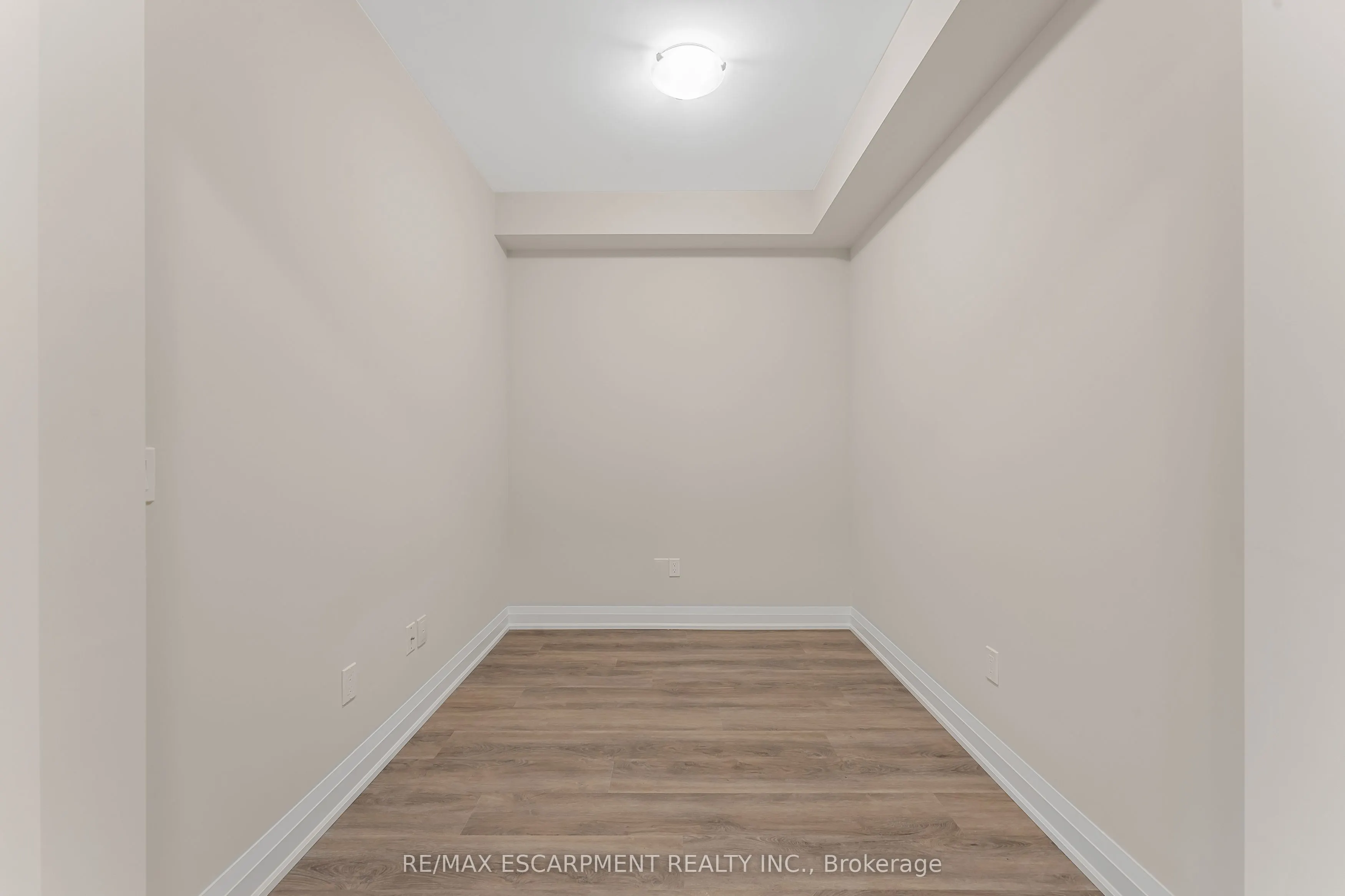 118 Summersides Boulevard, #403