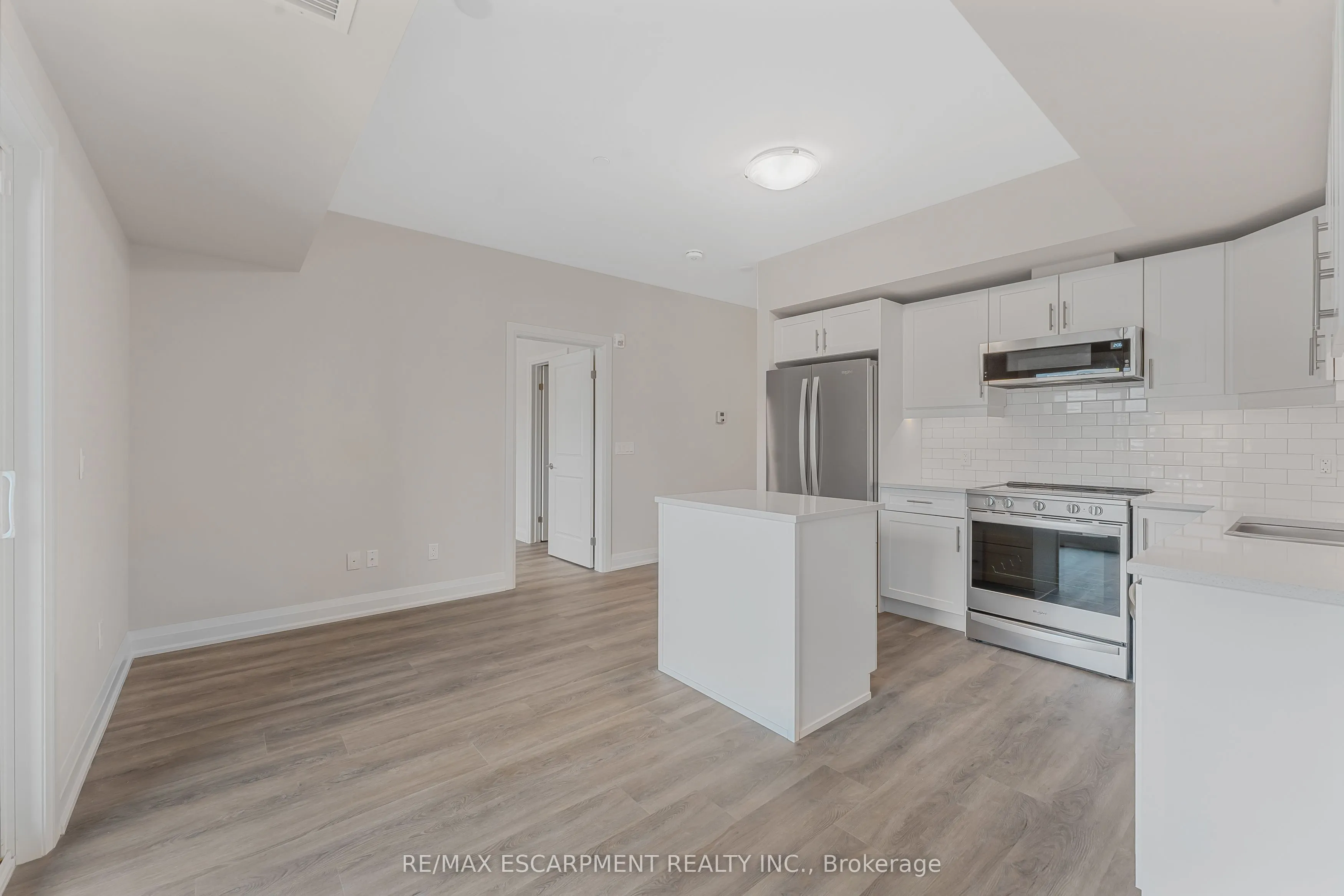 118 Summersides Boulevard, #403