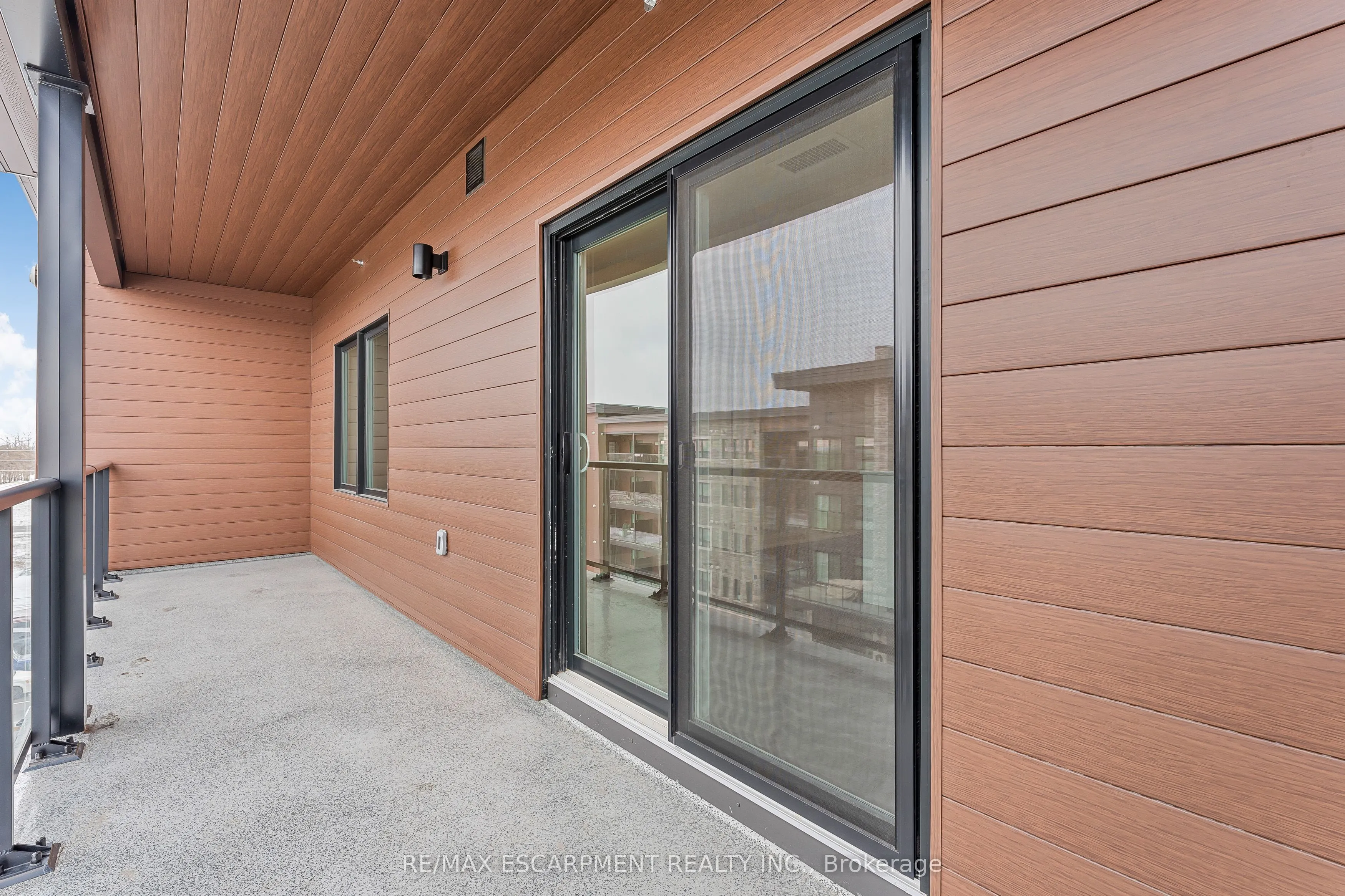 118 Summersides Boulevard, #403