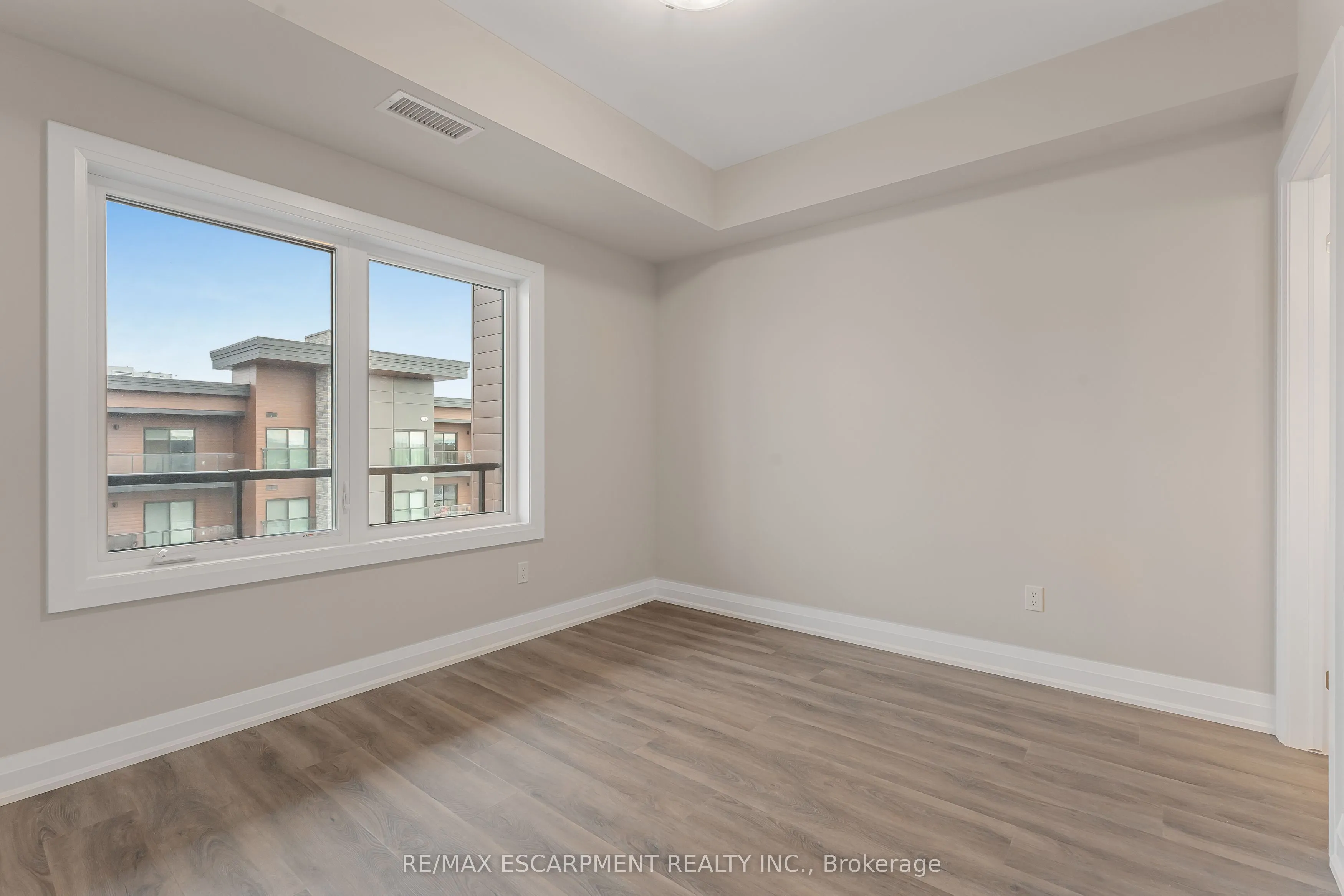 118 Summersides Boulevard, #403