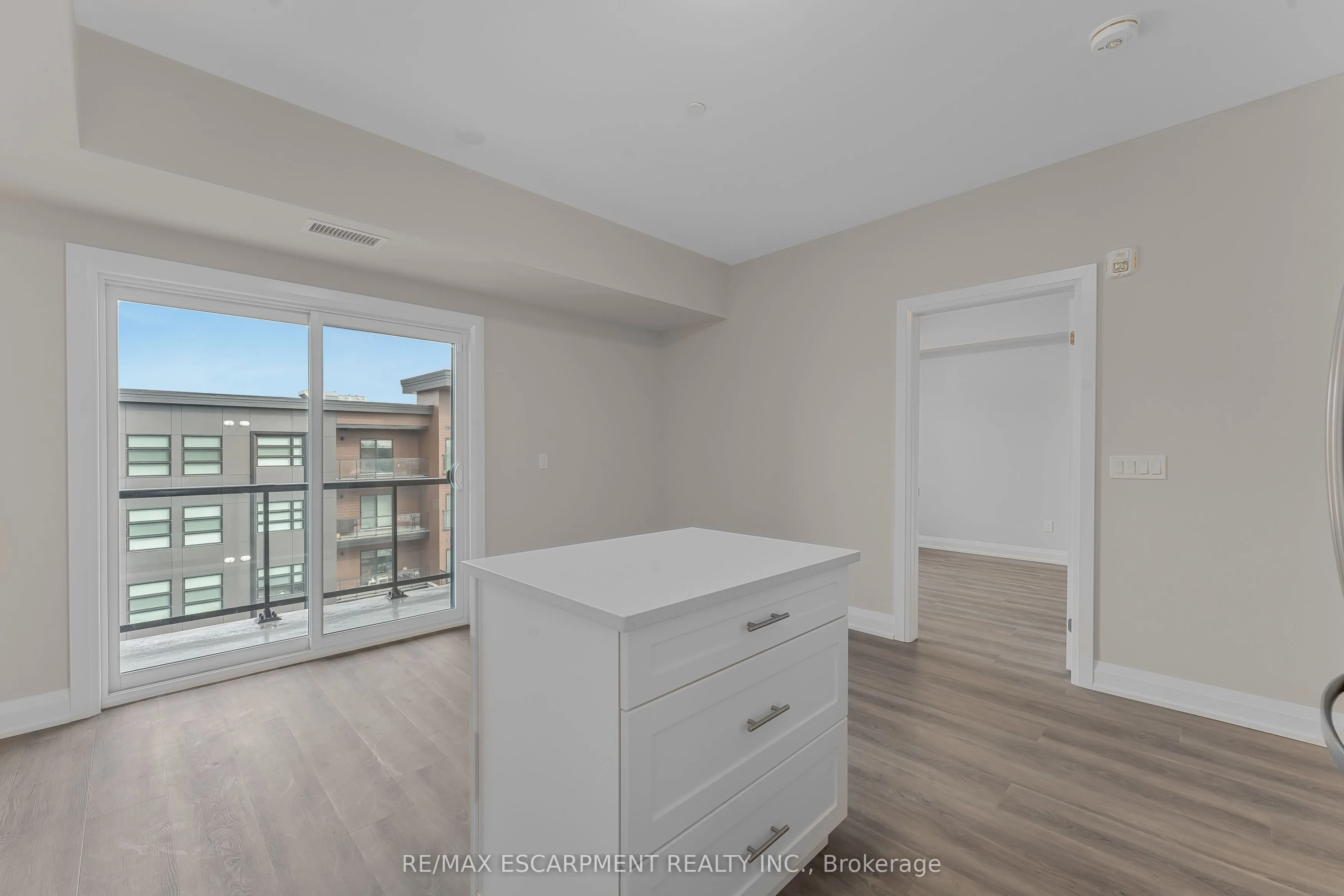 118 Summersides Boulevard, #403
