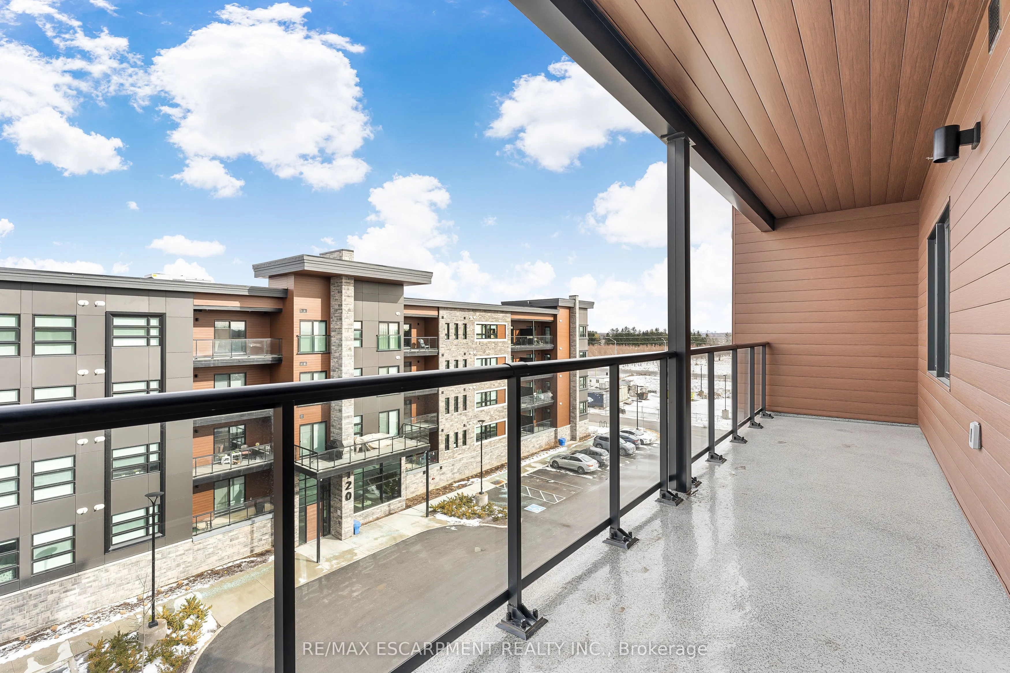 118 Summersides Boulevard, #403